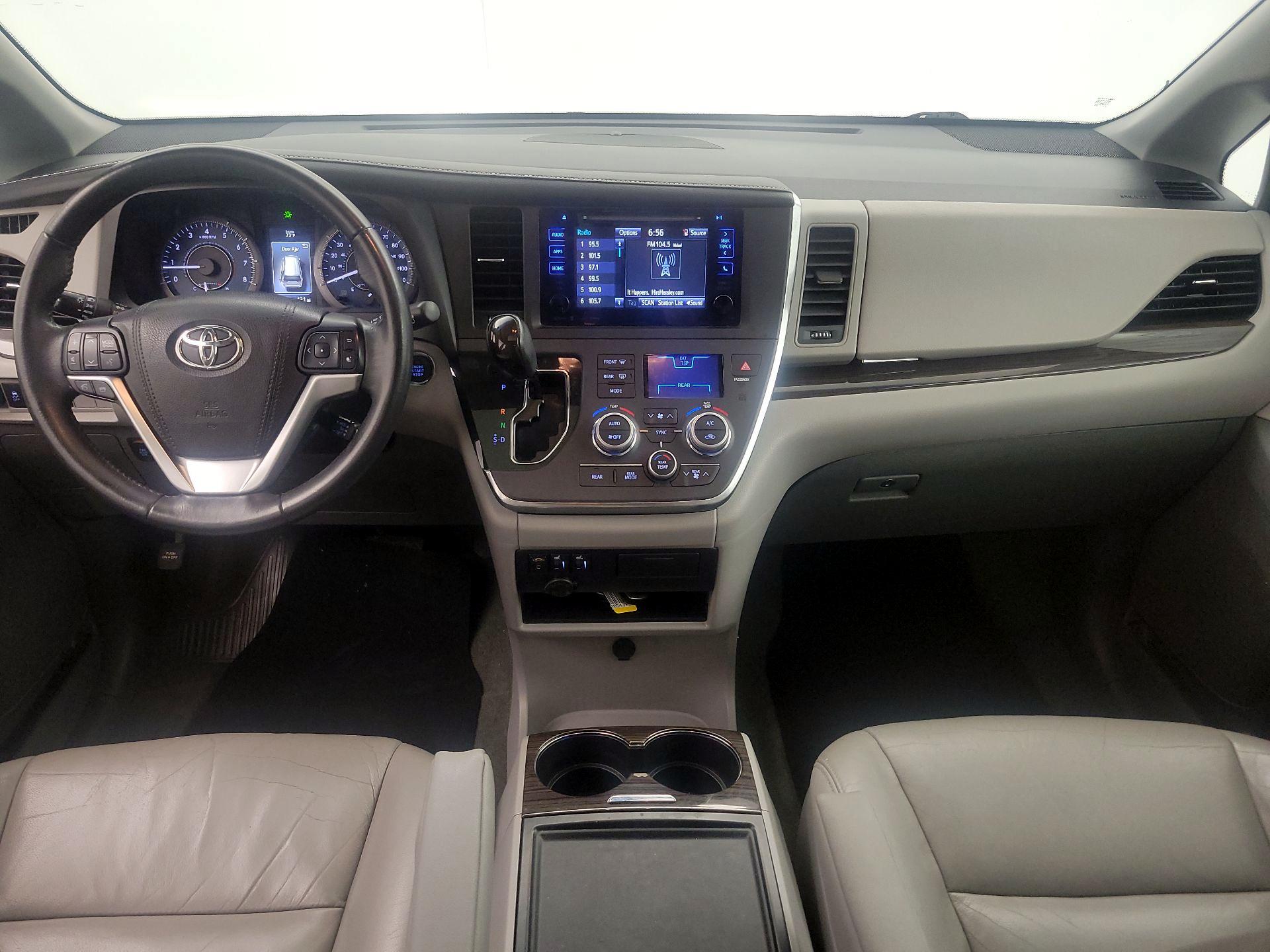 Thumbnail: 2017 Toyota Sienna - 9
