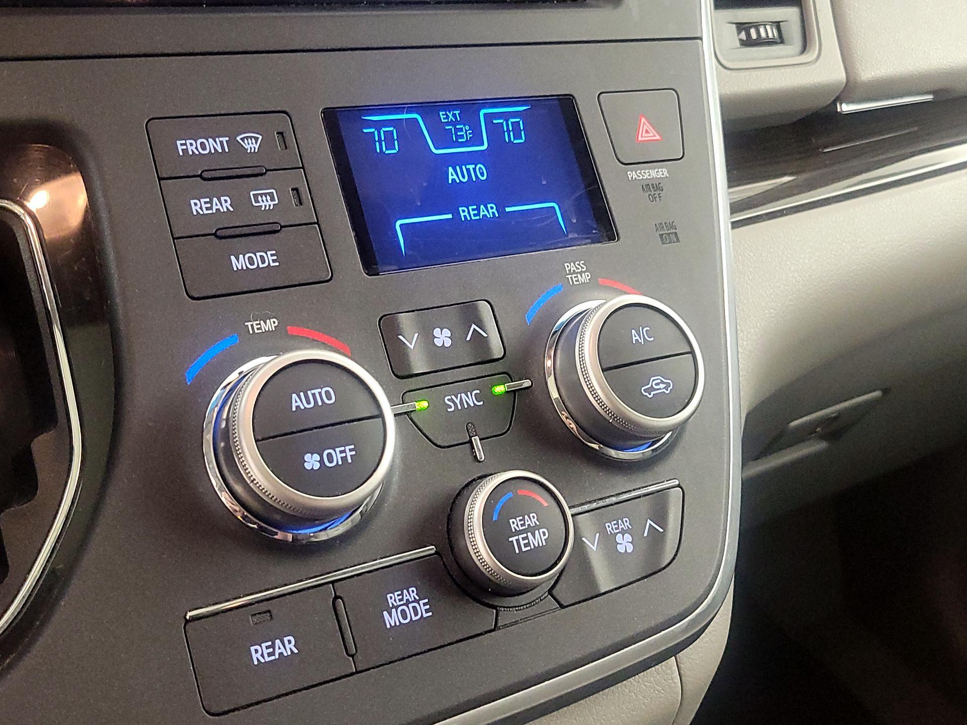 Thumbnail: 2017 Toyota Sienna - 16