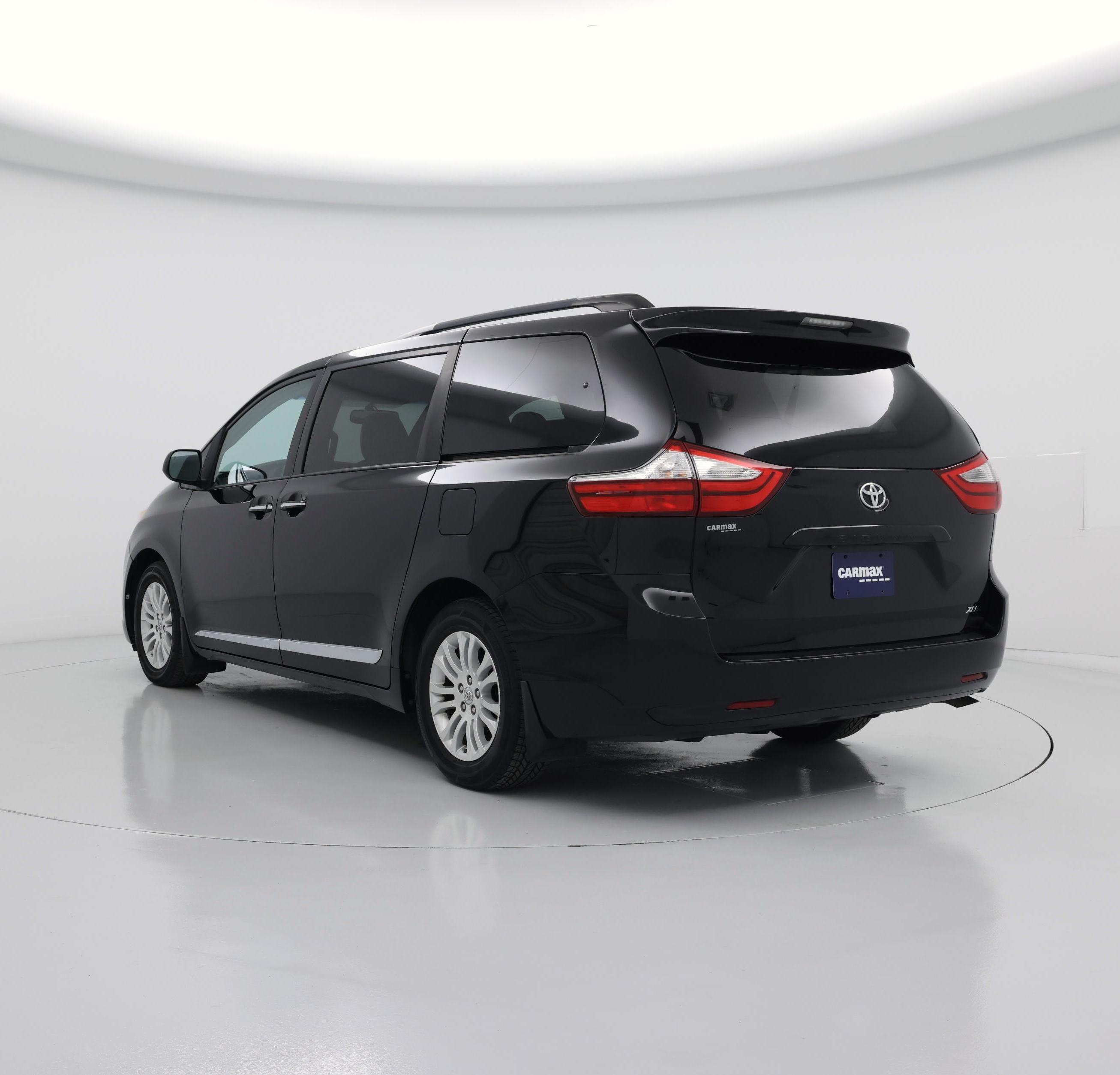 Thumbnail: 2017 Toyota Sienna - 2