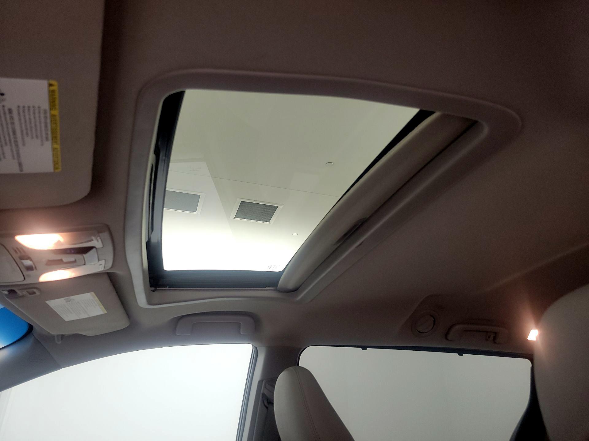 Thumbnail: 2017 Toyota Sienna - 19