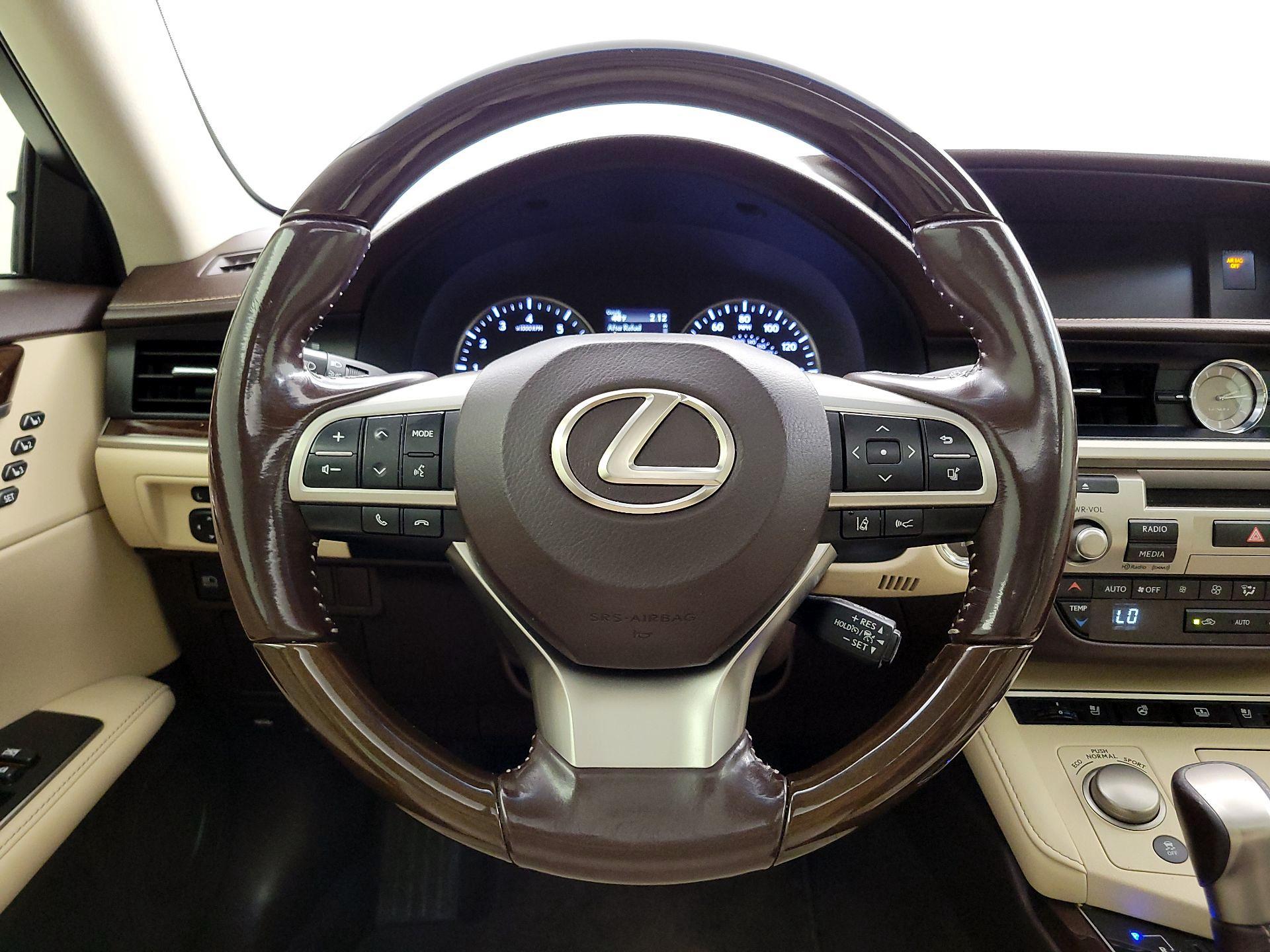 Thumbnail: 2016 Lexus ES - 10