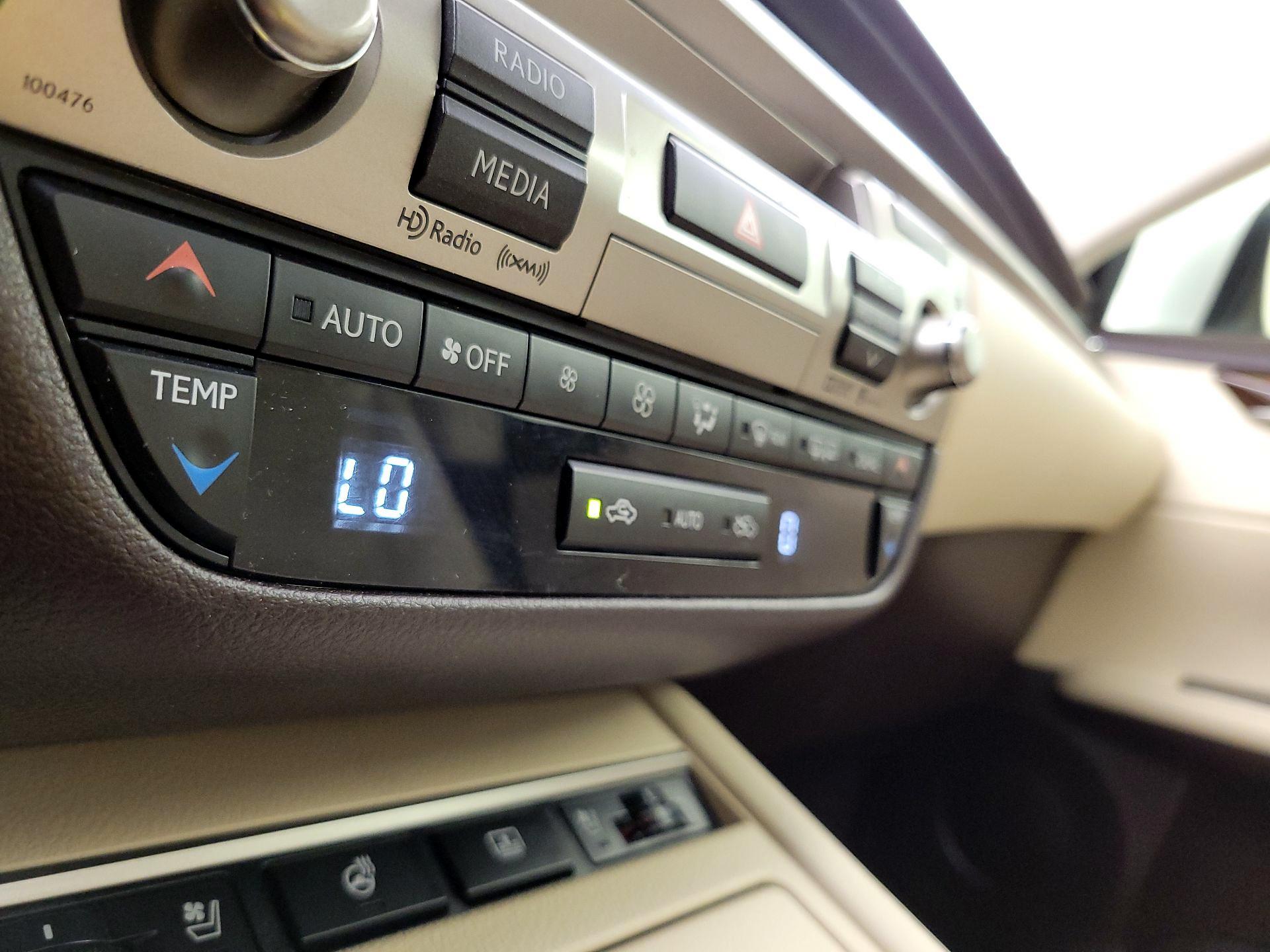 Thumbnail: 2016 Lexus ES - 16