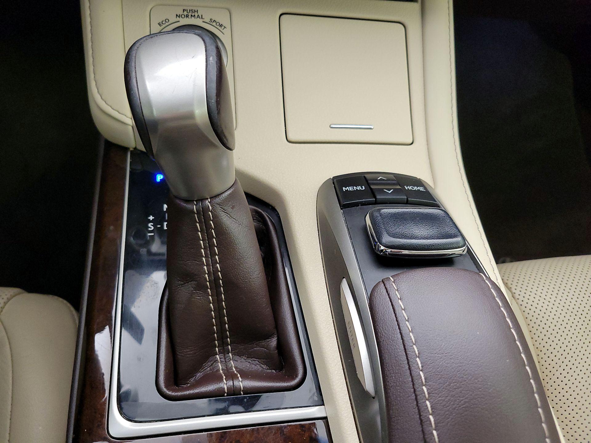 Thumbnail: 2016 Lexus ES - 17