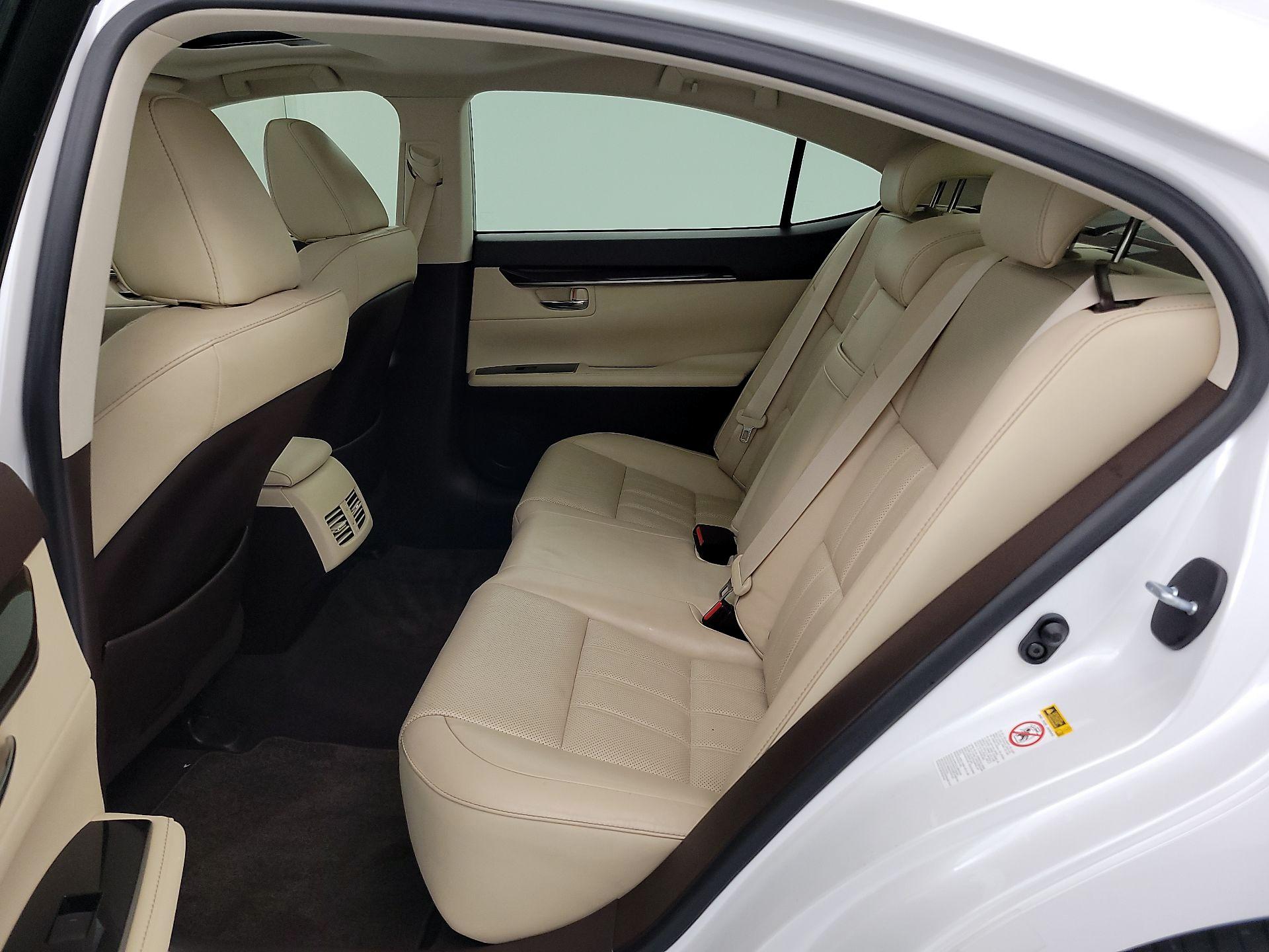 Thumbnail: 2016 Lexus ES - 20