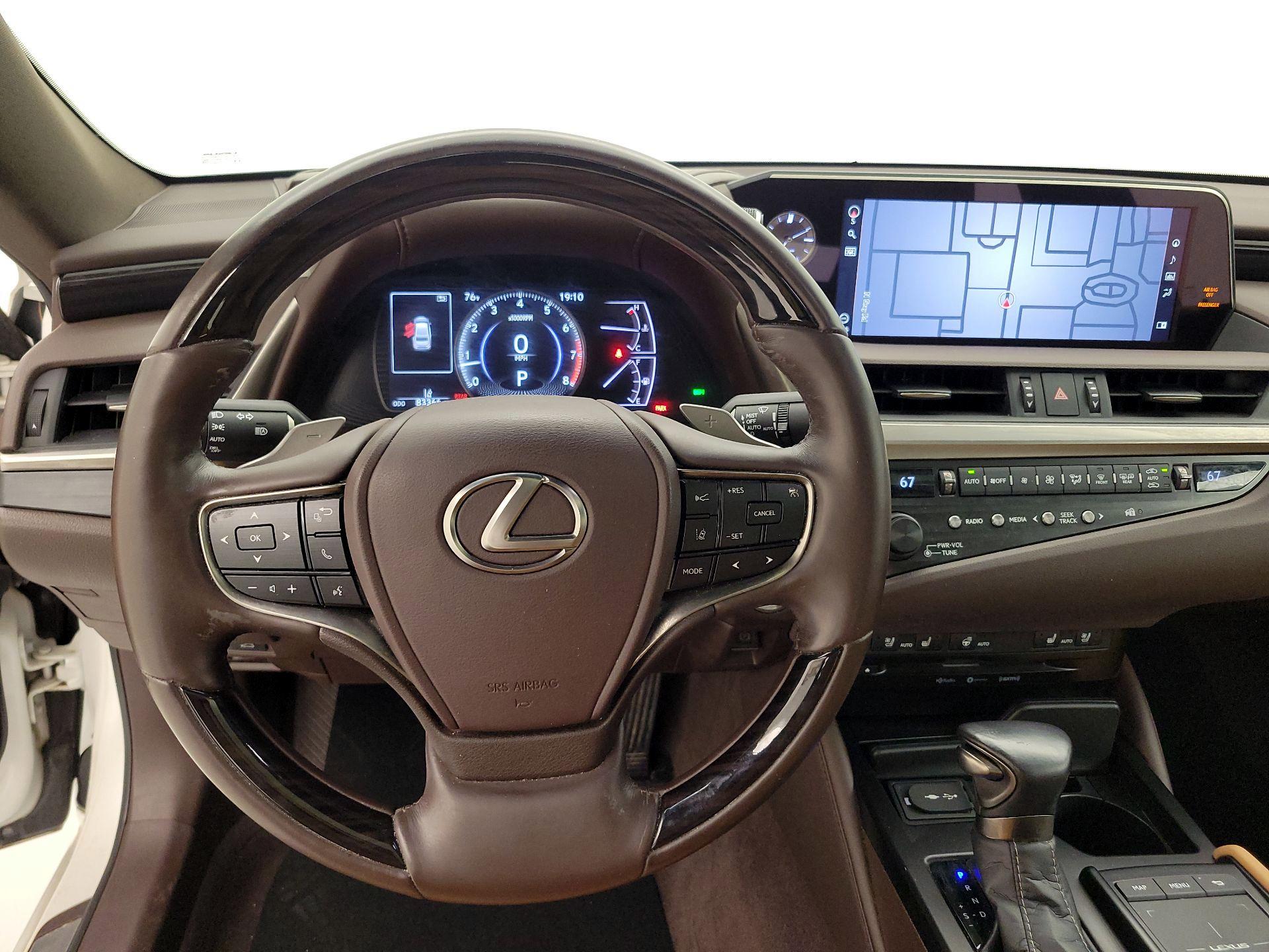 Thumbnail: 2020 Lexus ES - 10