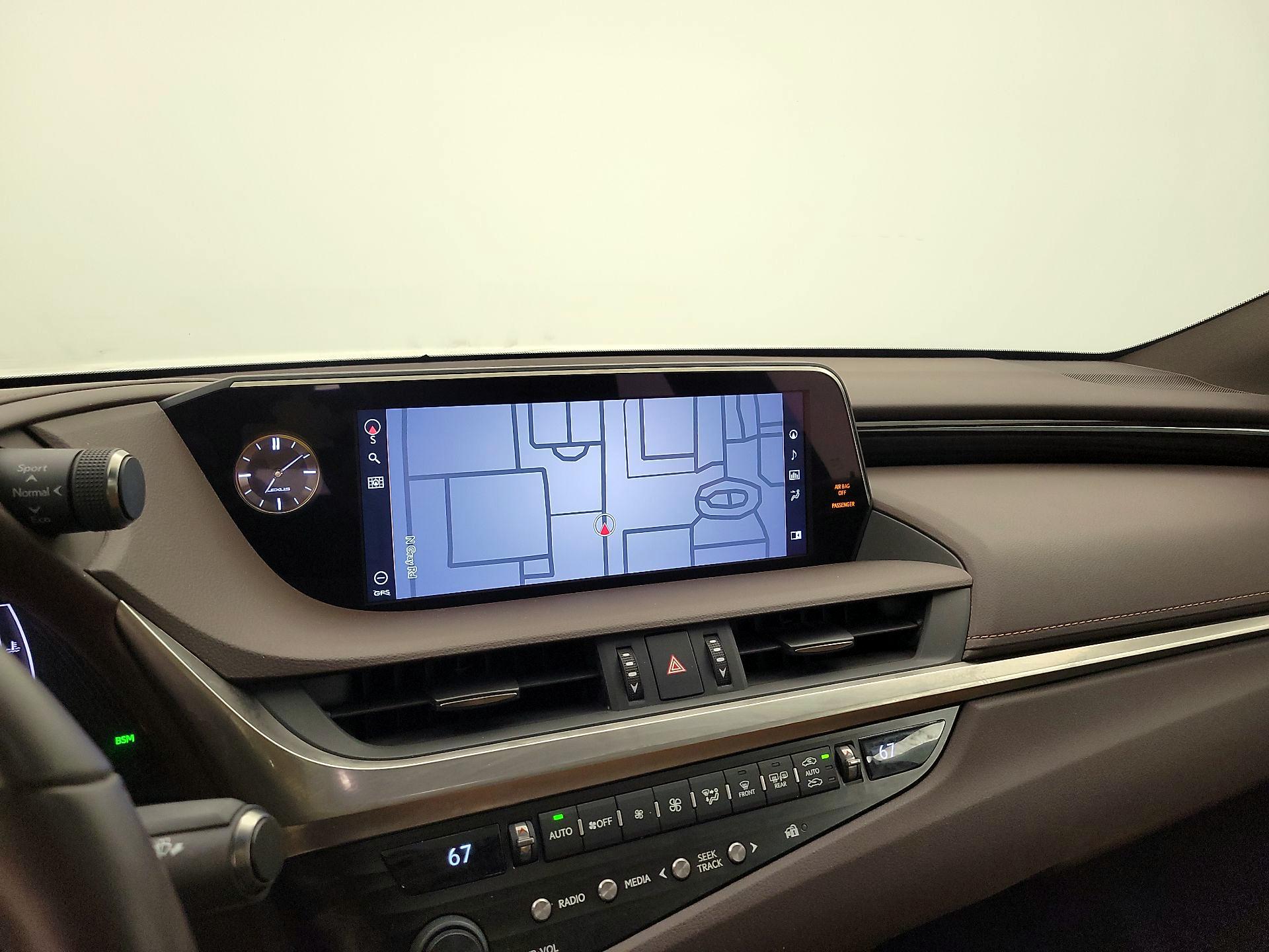 Thumbnail: 2020 Lexus ES - 14