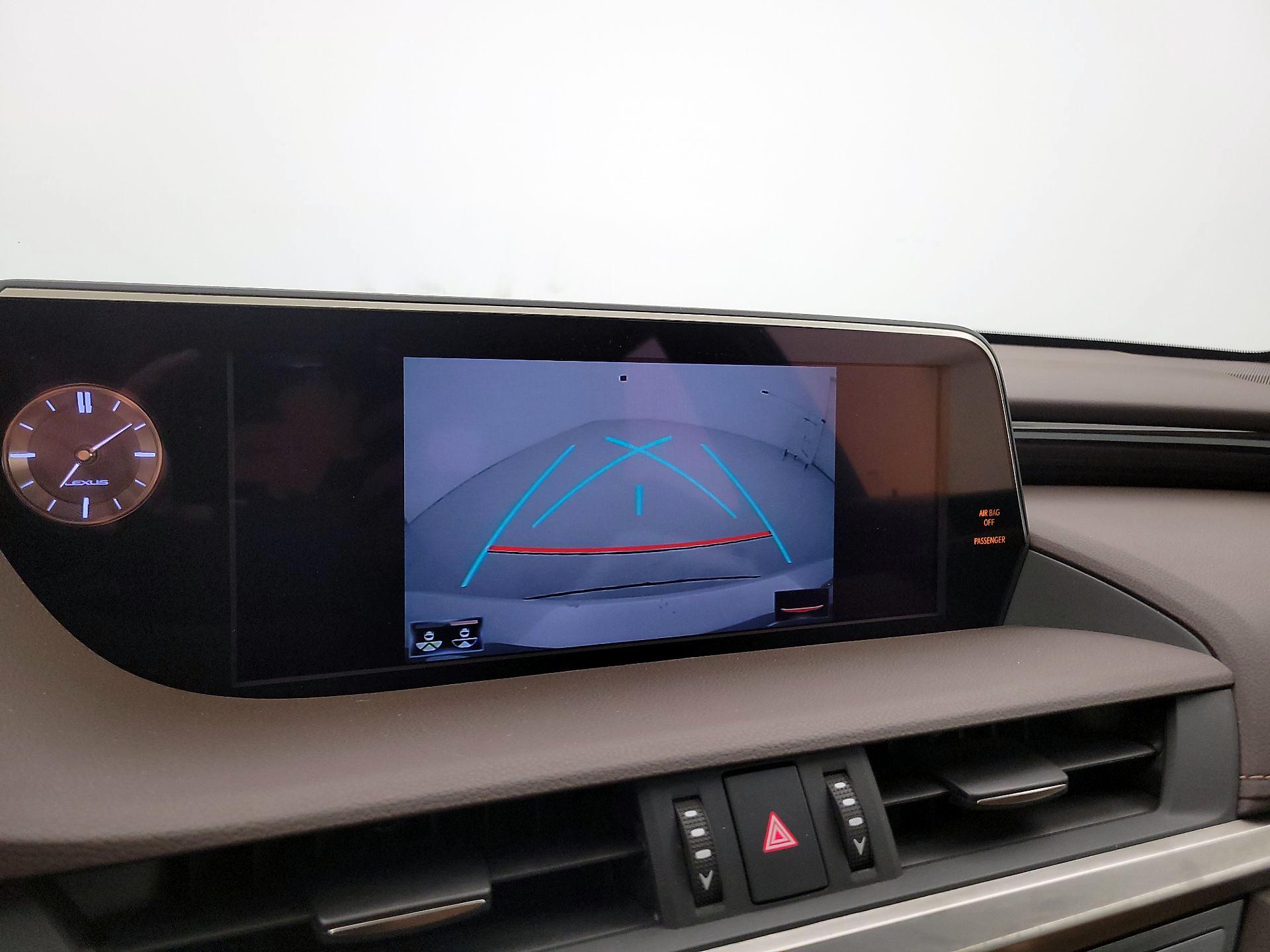 Thumbnail: 2020 Lexus ES - 15