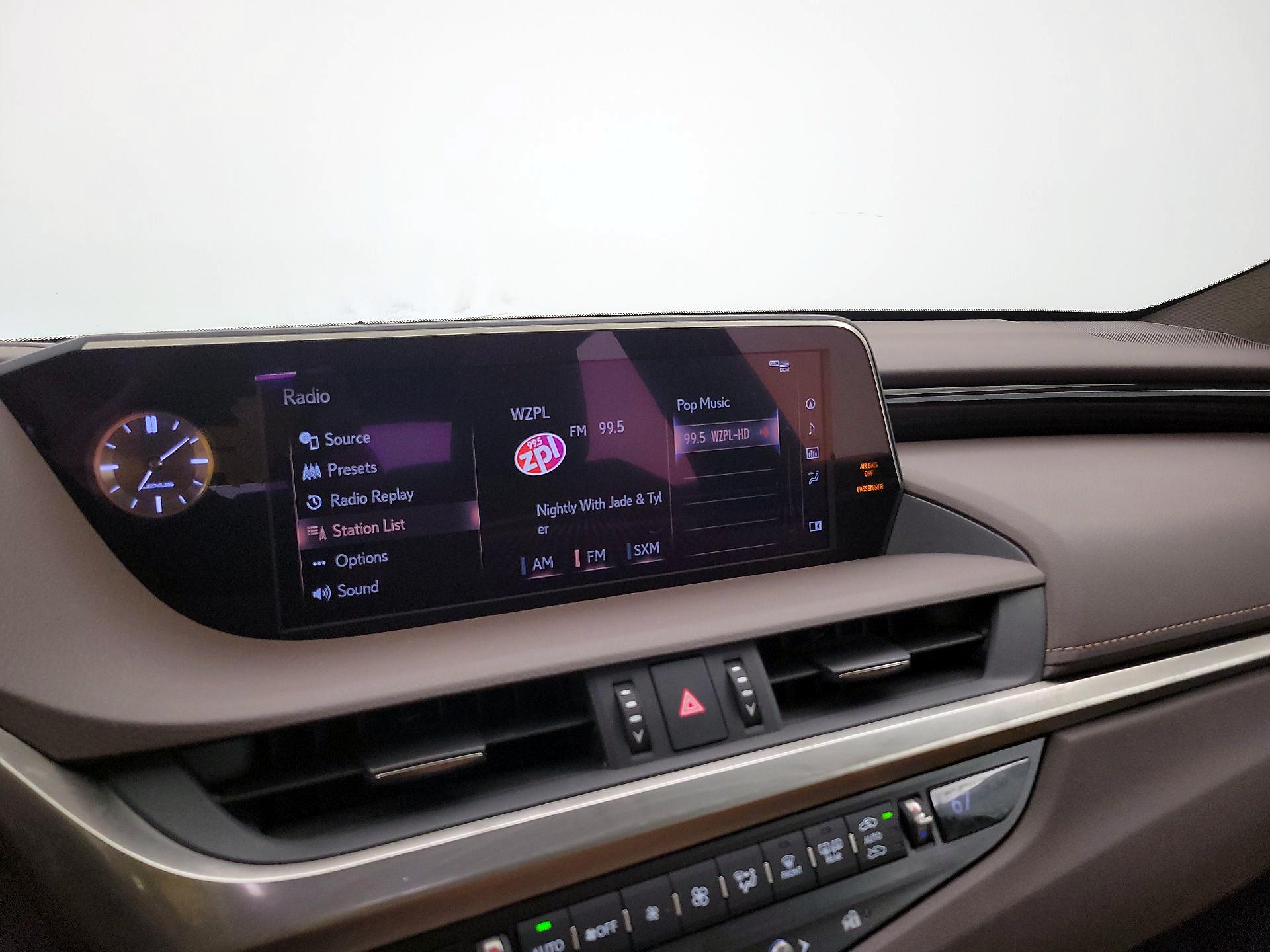 Thumbnail: 2020 Lexus ES - 16