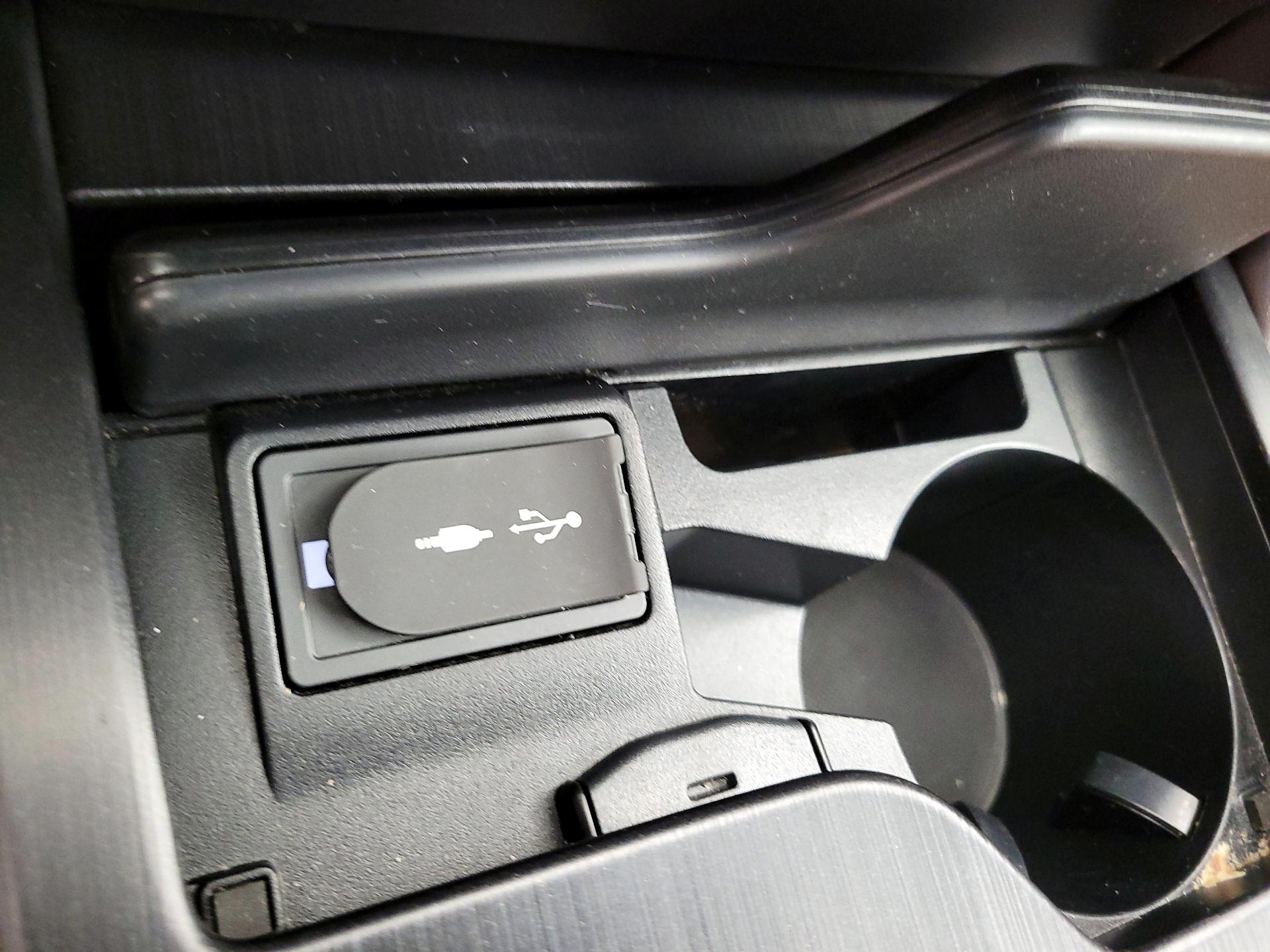 Thumbnail: 2020 Lexus ES - 19