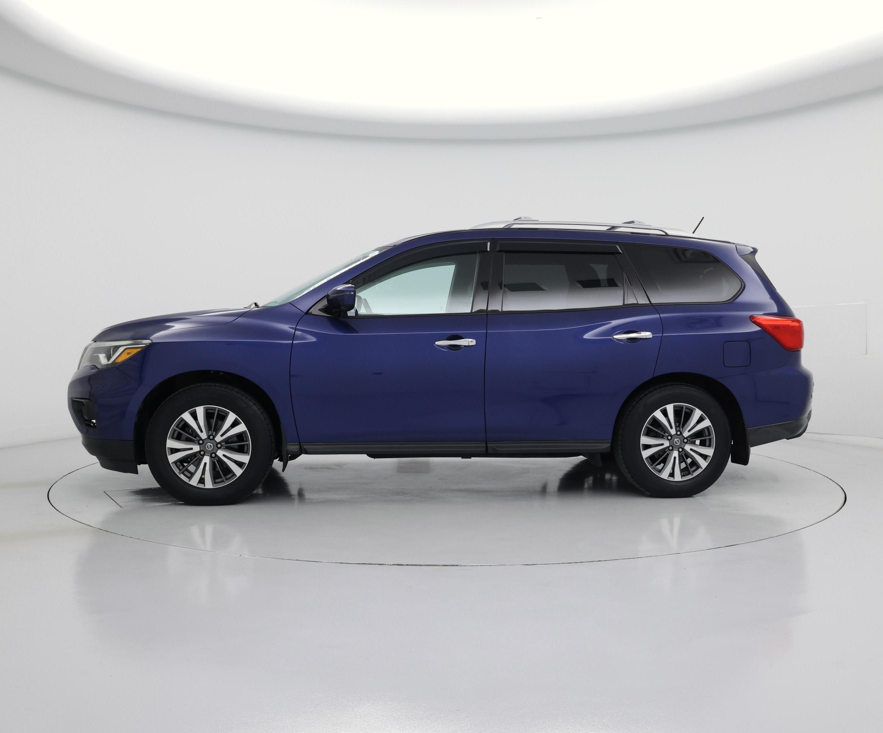 Thumbnail: 2017 Nissan Pathfinder - 3