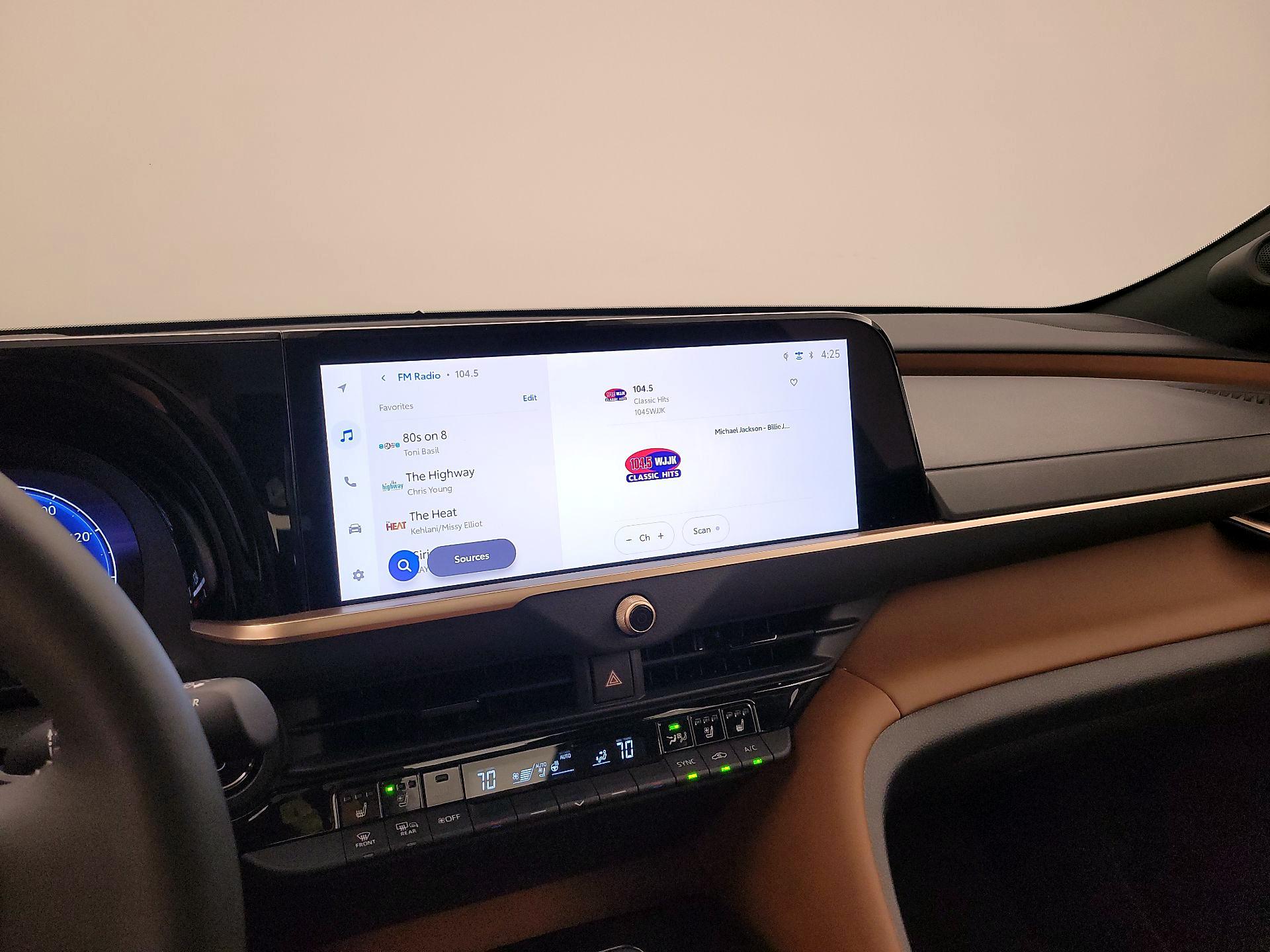 Thumbnail: 2025 Toyota Crown Signia - 16