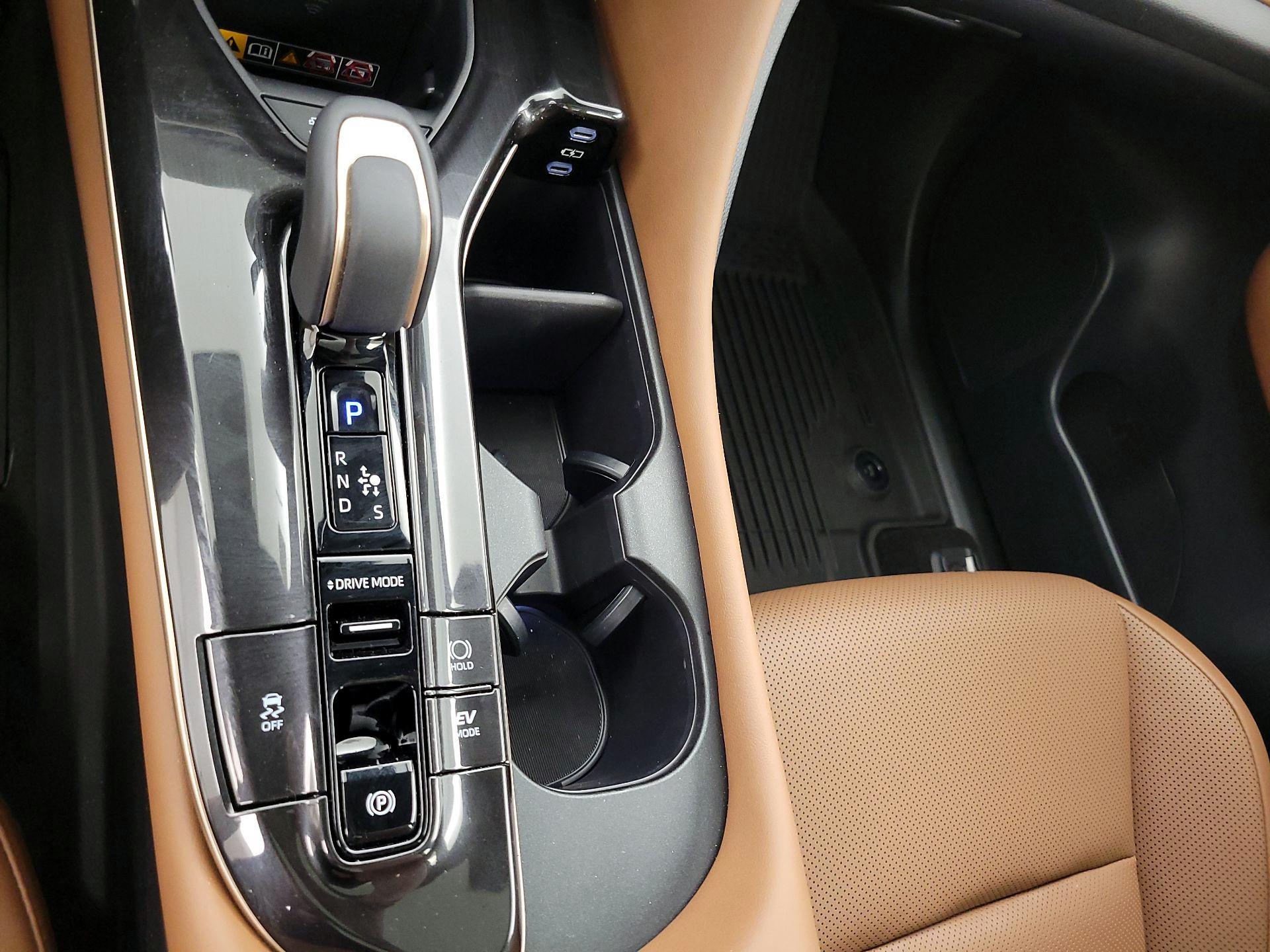 Thumbnail: 2025 Toyota Crown Signia - 18