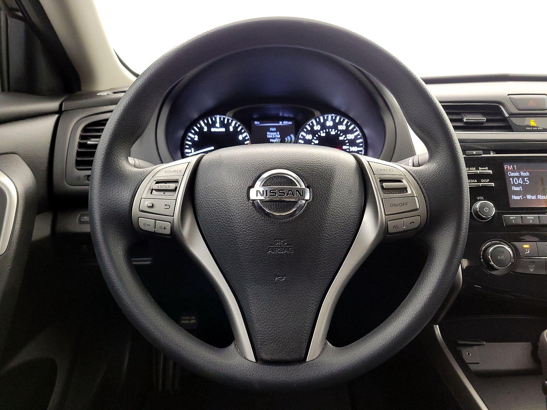 Thumbnail: 2015 Nissan Altima - 10