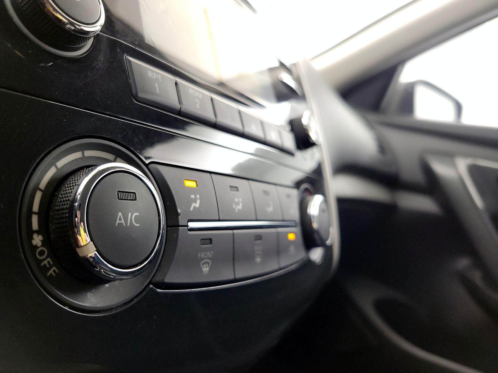 Thumbnail: 2015 Nissan Altima - 16