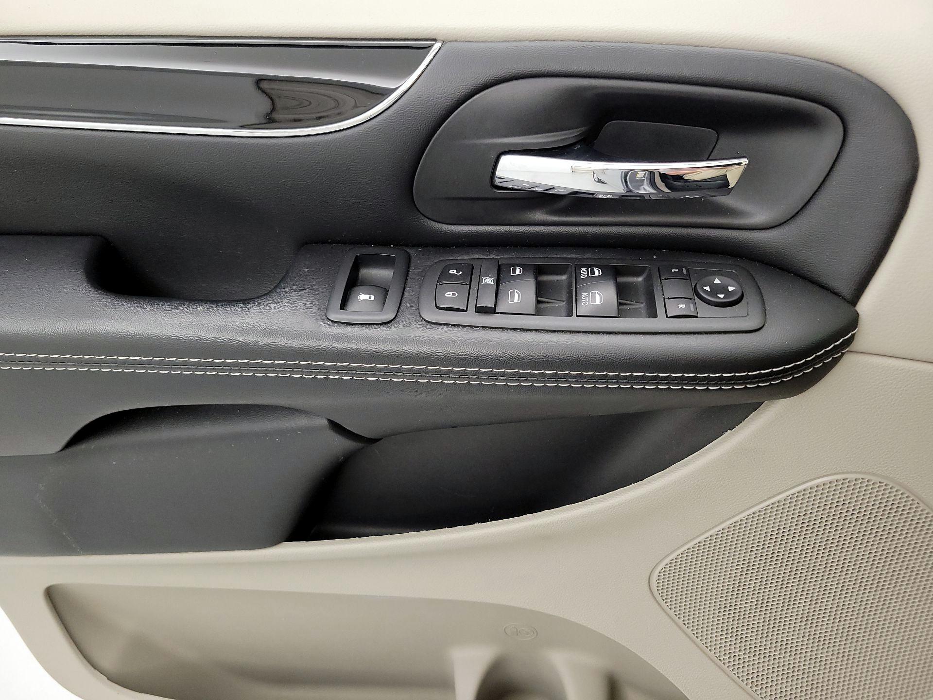 Thumbnail: 2019 Dodge Grand Caravan - 12