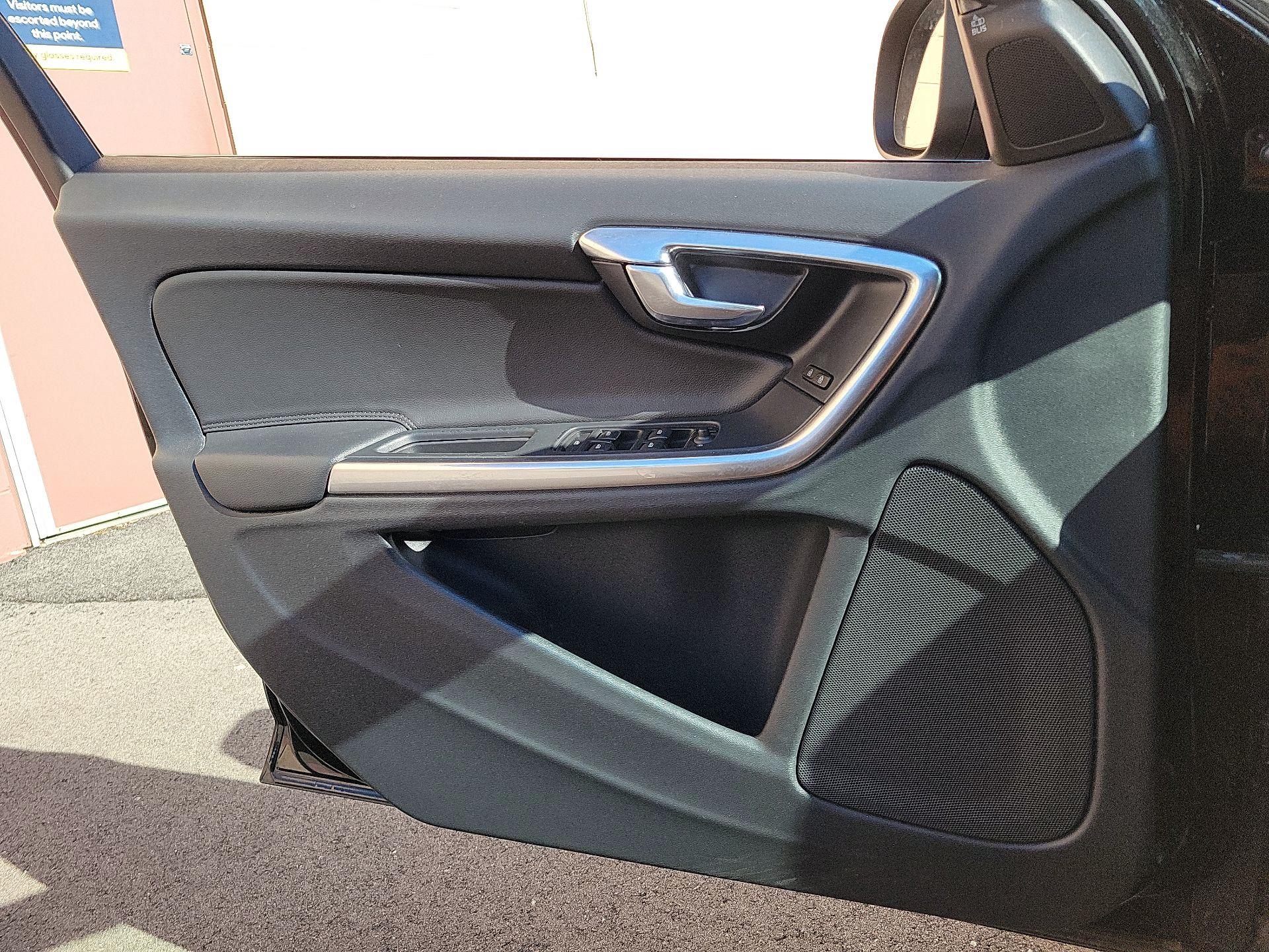 Thumbnail: 2015 Volvo V60 - 10