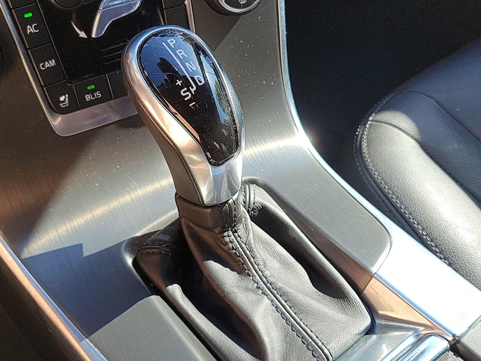 Thumbnail: 2015 Volvo V60 - 15