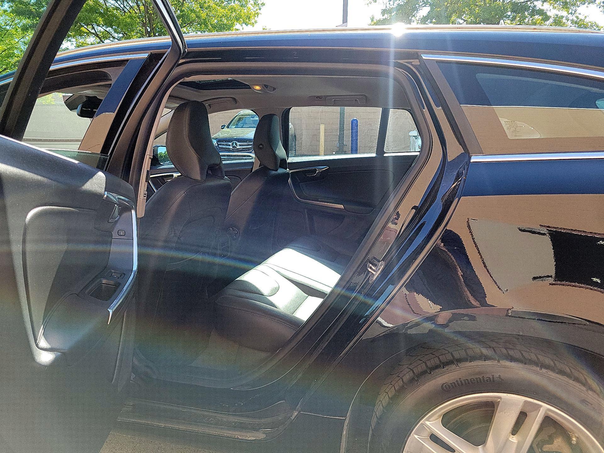 Thumbnail: 2015 Volvo V60 - 18