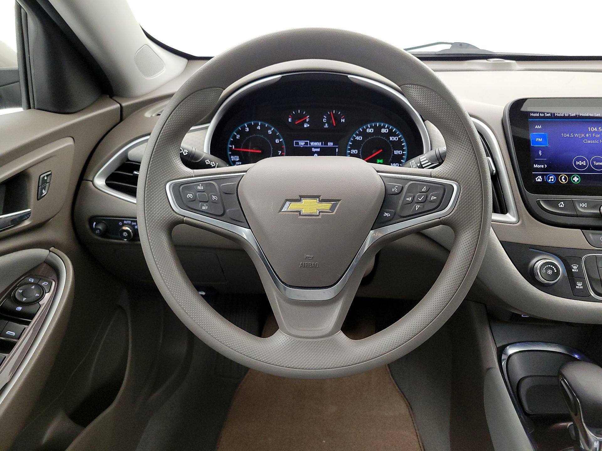 Thumbnail: 2022 Chevrolet Malibu - 10