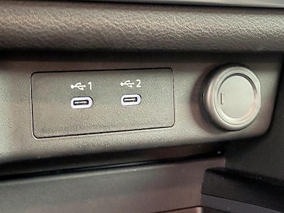 USB/AUX Ports