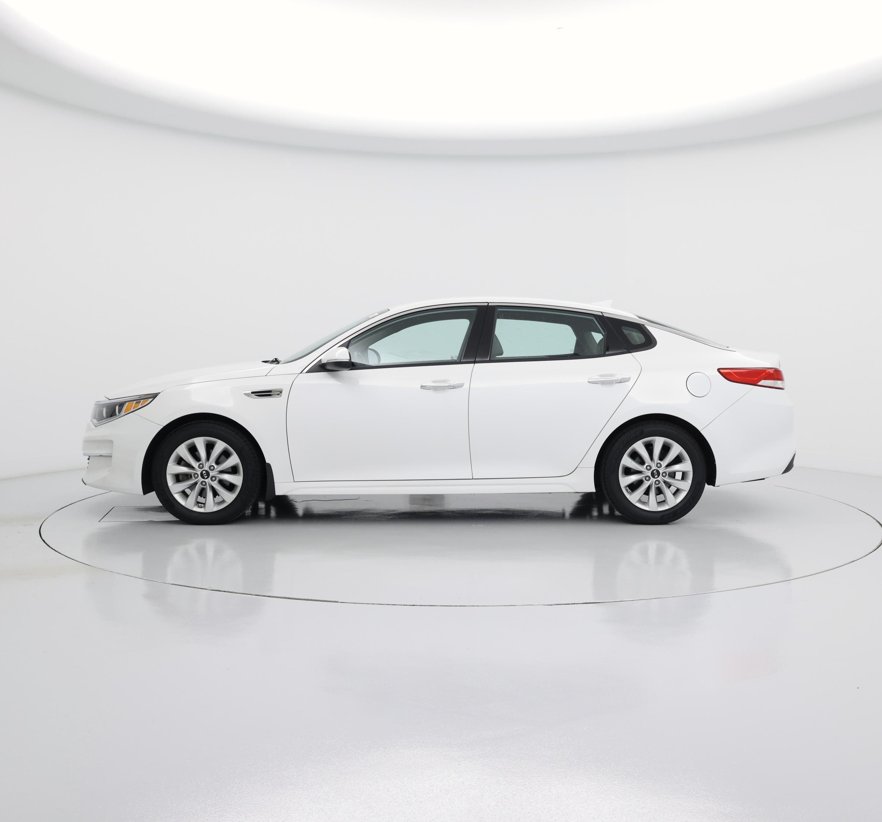 Thumbnail: 2017 Kia Optima - 3