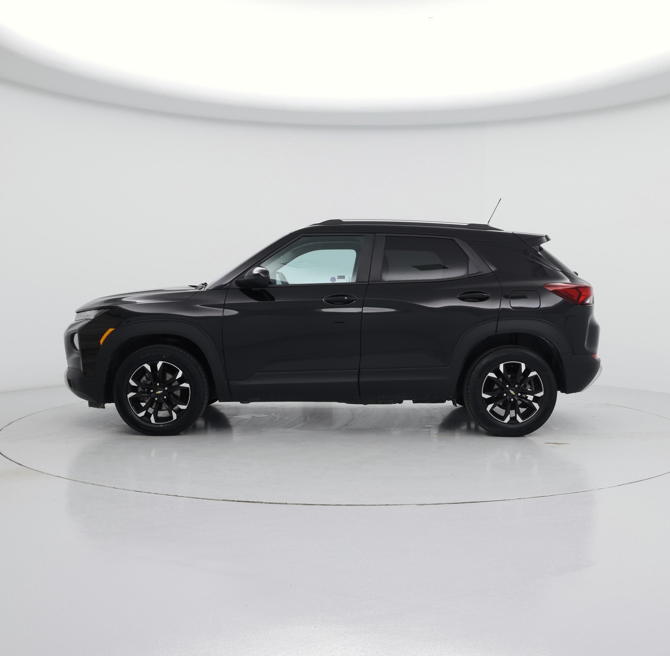 Thumbnail: 2023 Chevrolet TrailBlazer - 3