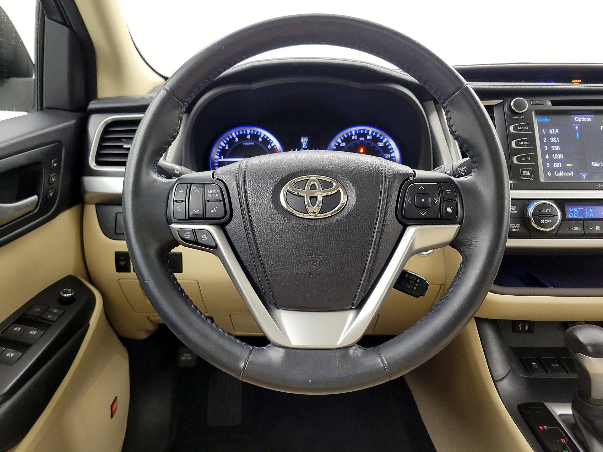 Thumbnail: 2015 Toyota Highlander - 10