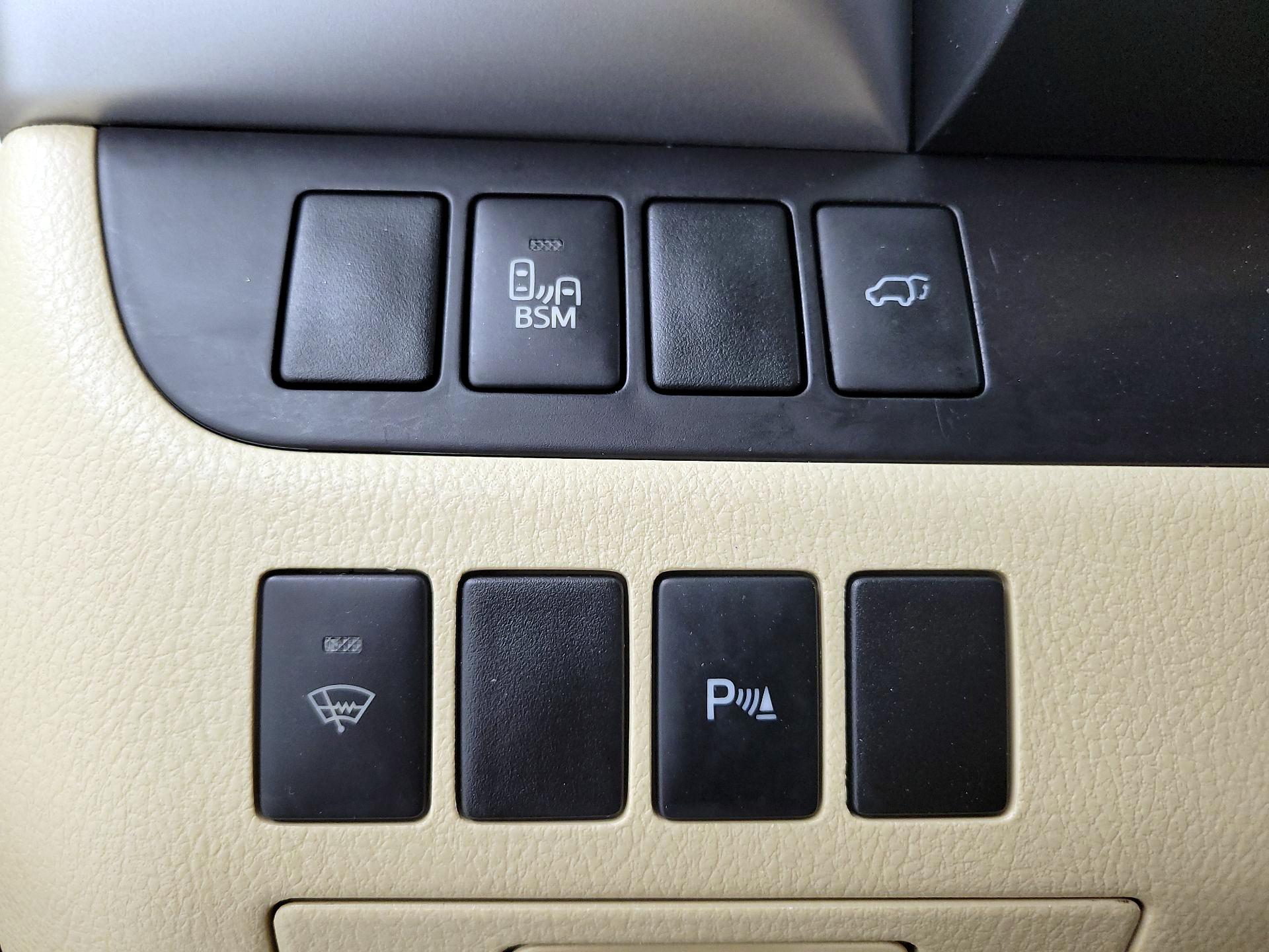 Thumbnail: 2015 Toyota Highlander - 13