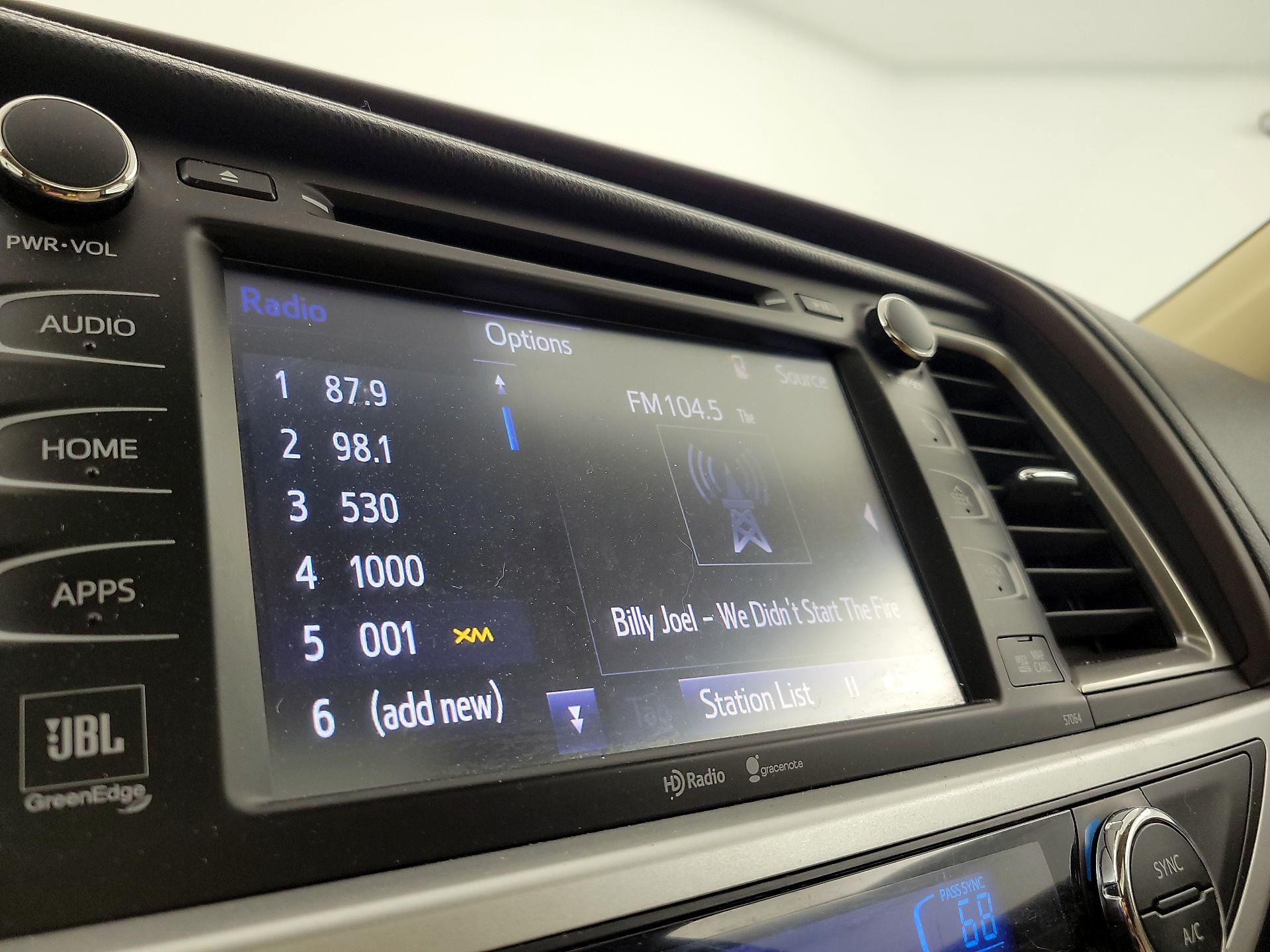 Thumbnail: 2015 Toyota Highlander - 15