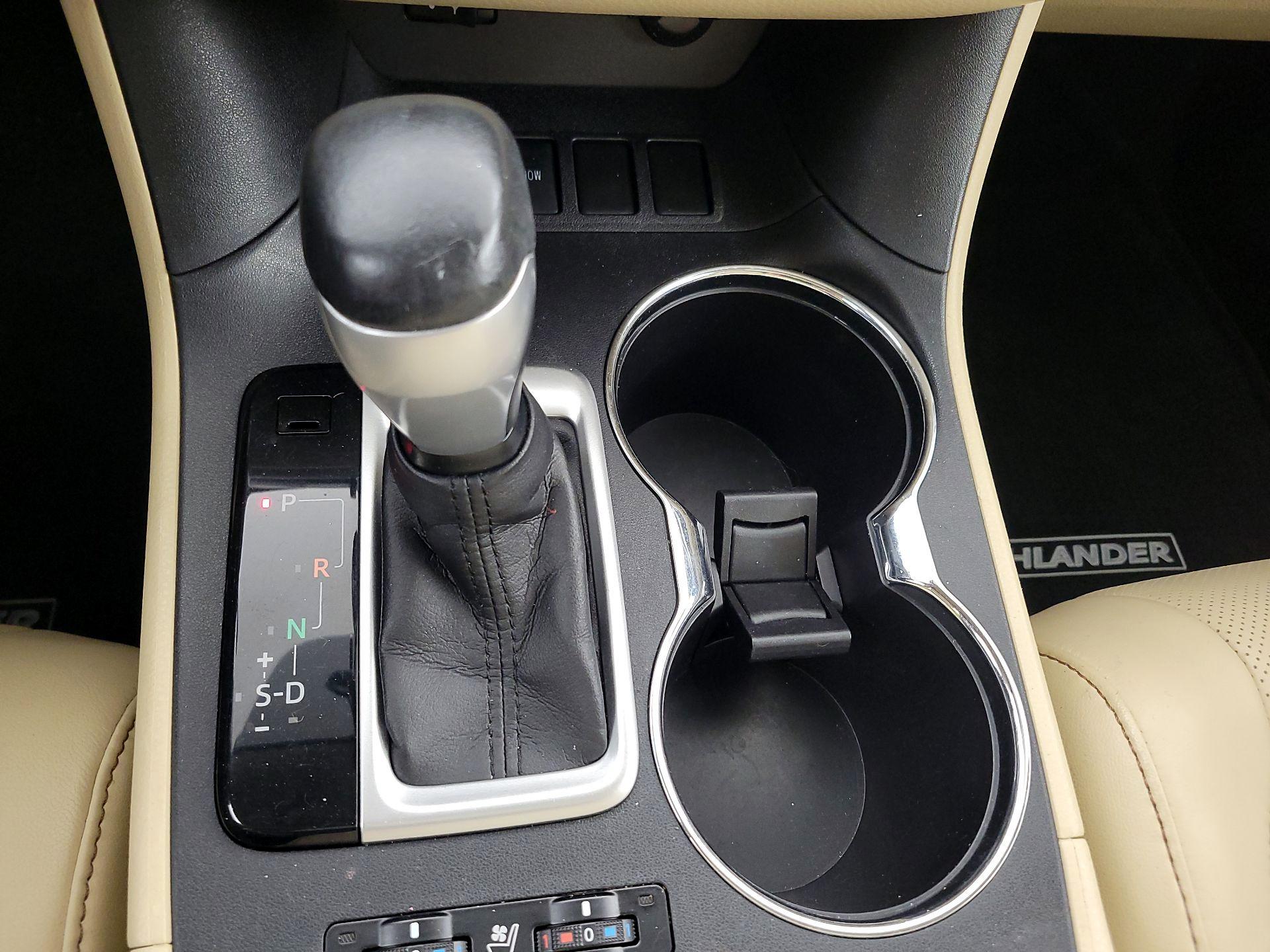 Thumbnail: 2015 Toyota Highlander - 17