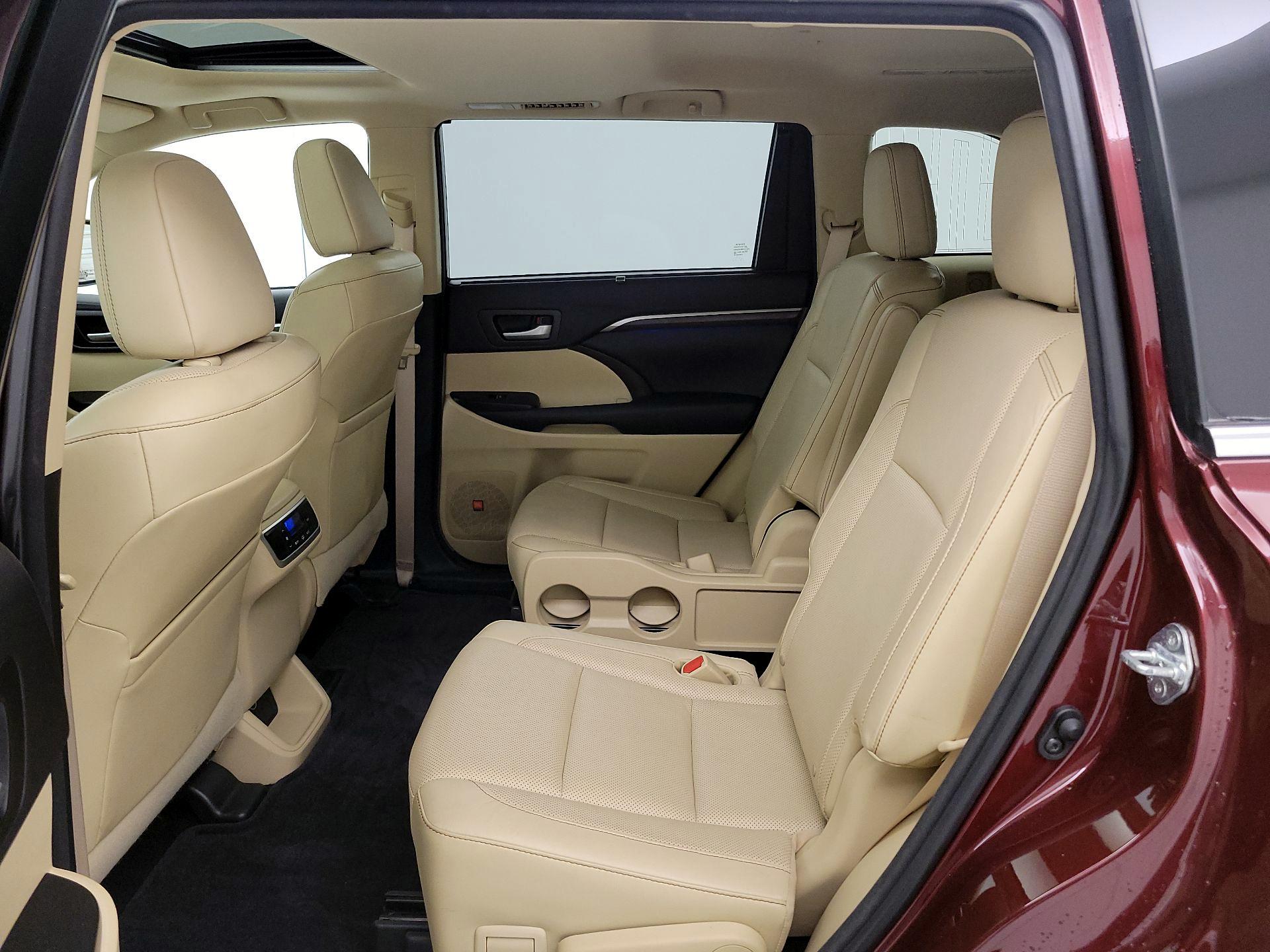 Thumbnail: 2015 Toyota Highlander - 20