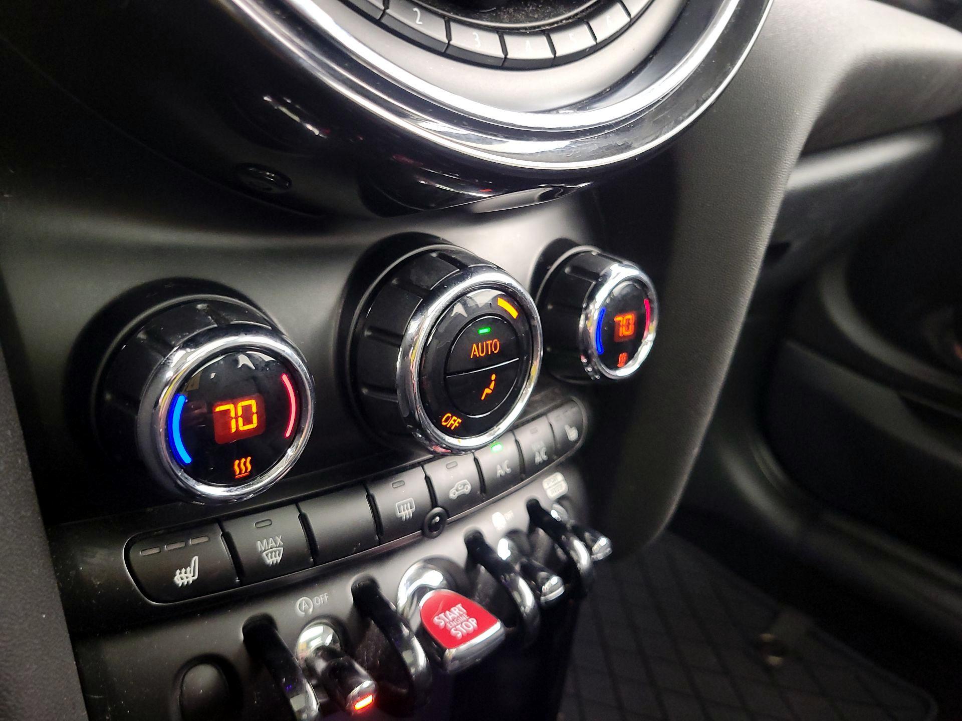 Thumbnail: 2019 MINI Cooper Hardtop - 17