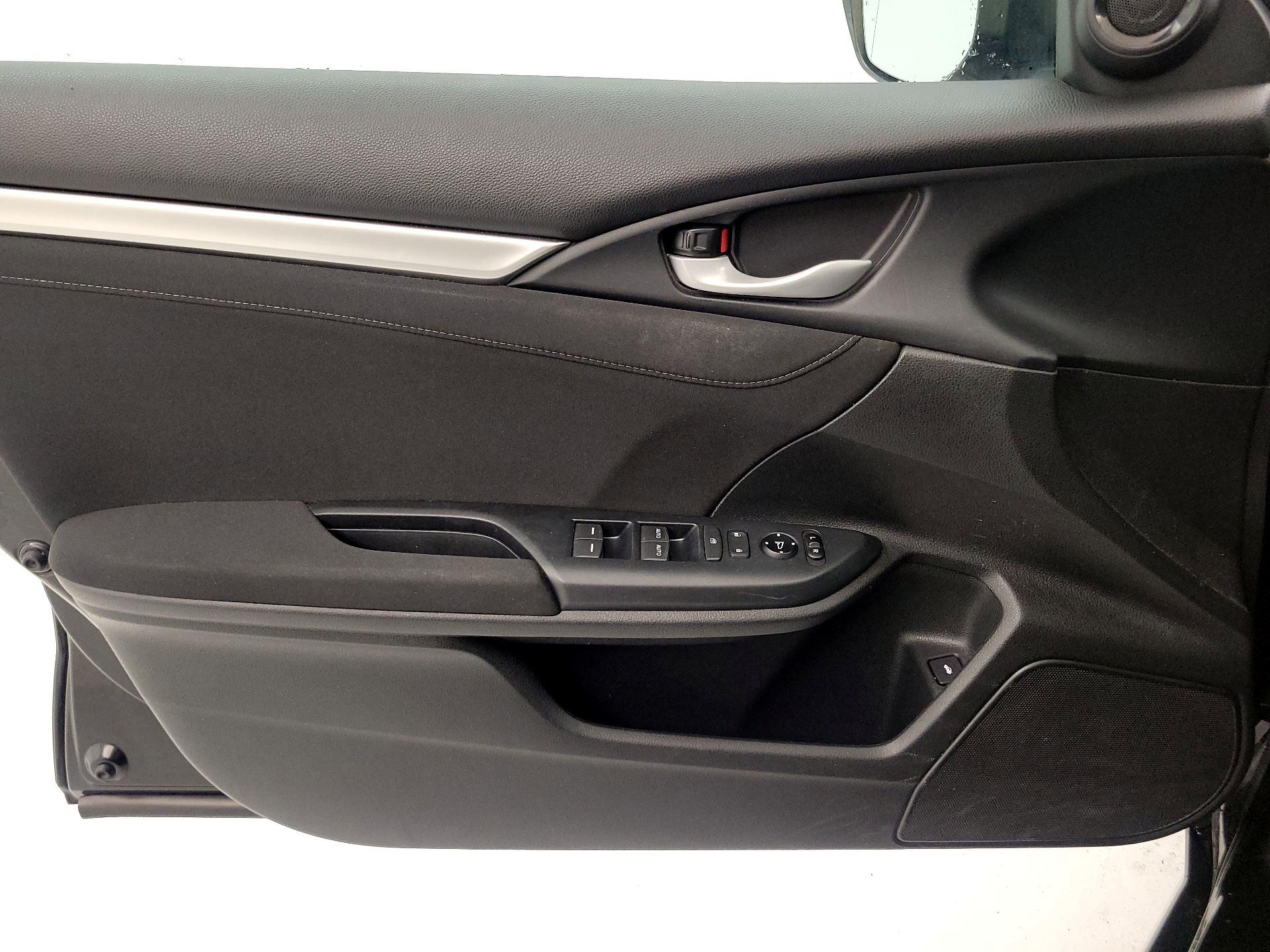Thumbnail: 2016 Honda Civic - 12