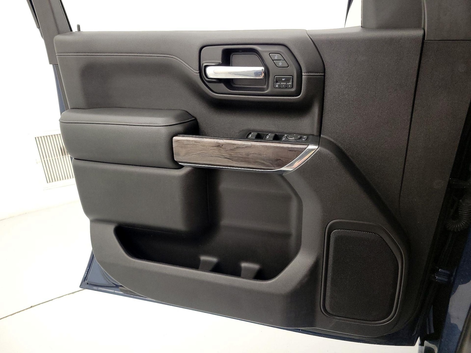 2022 Chevrolet Silverado 1500 Limited LTZ - Photo 13
