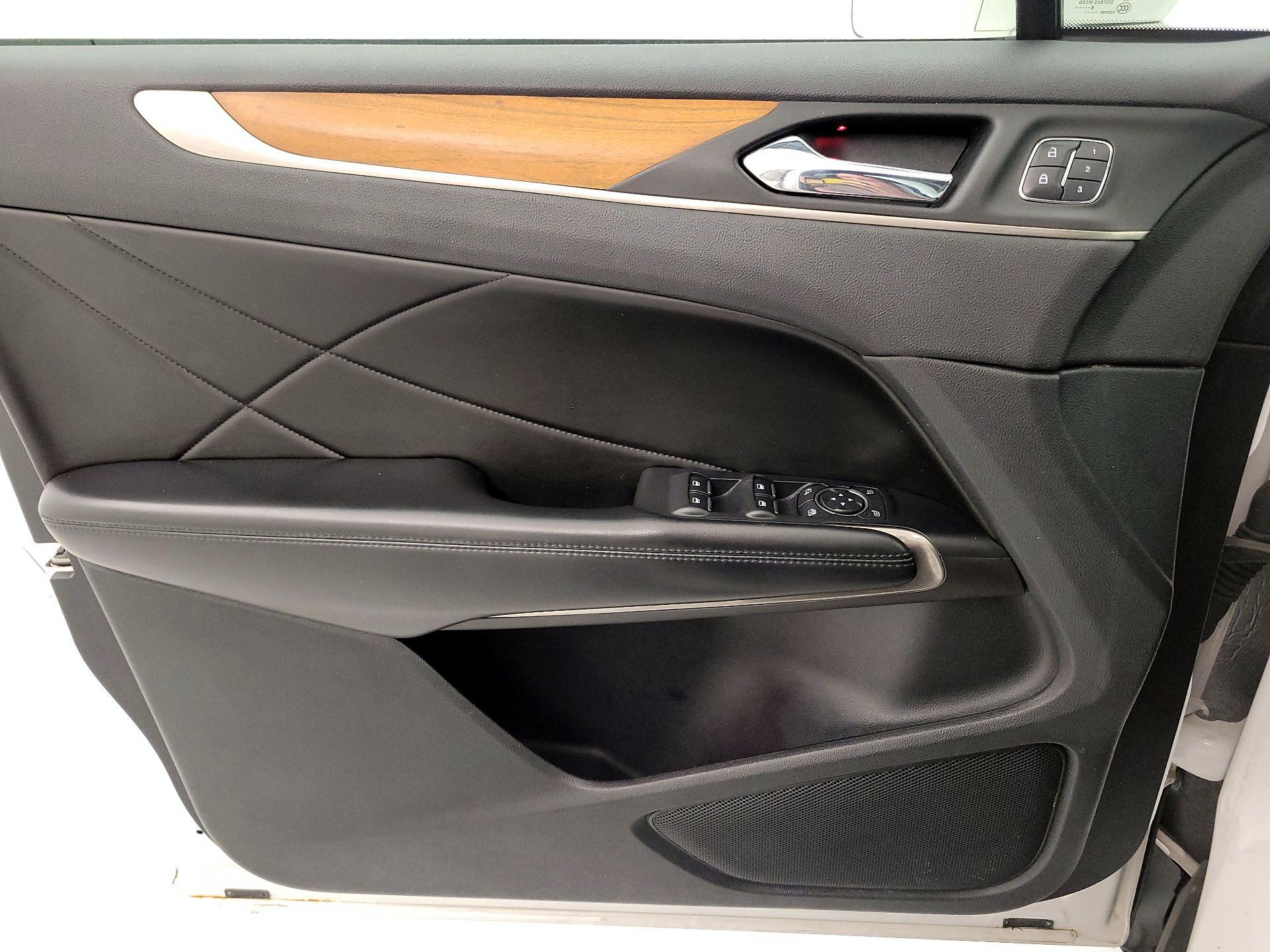 Thumbnail: 2017 Lincoln MKC - 12