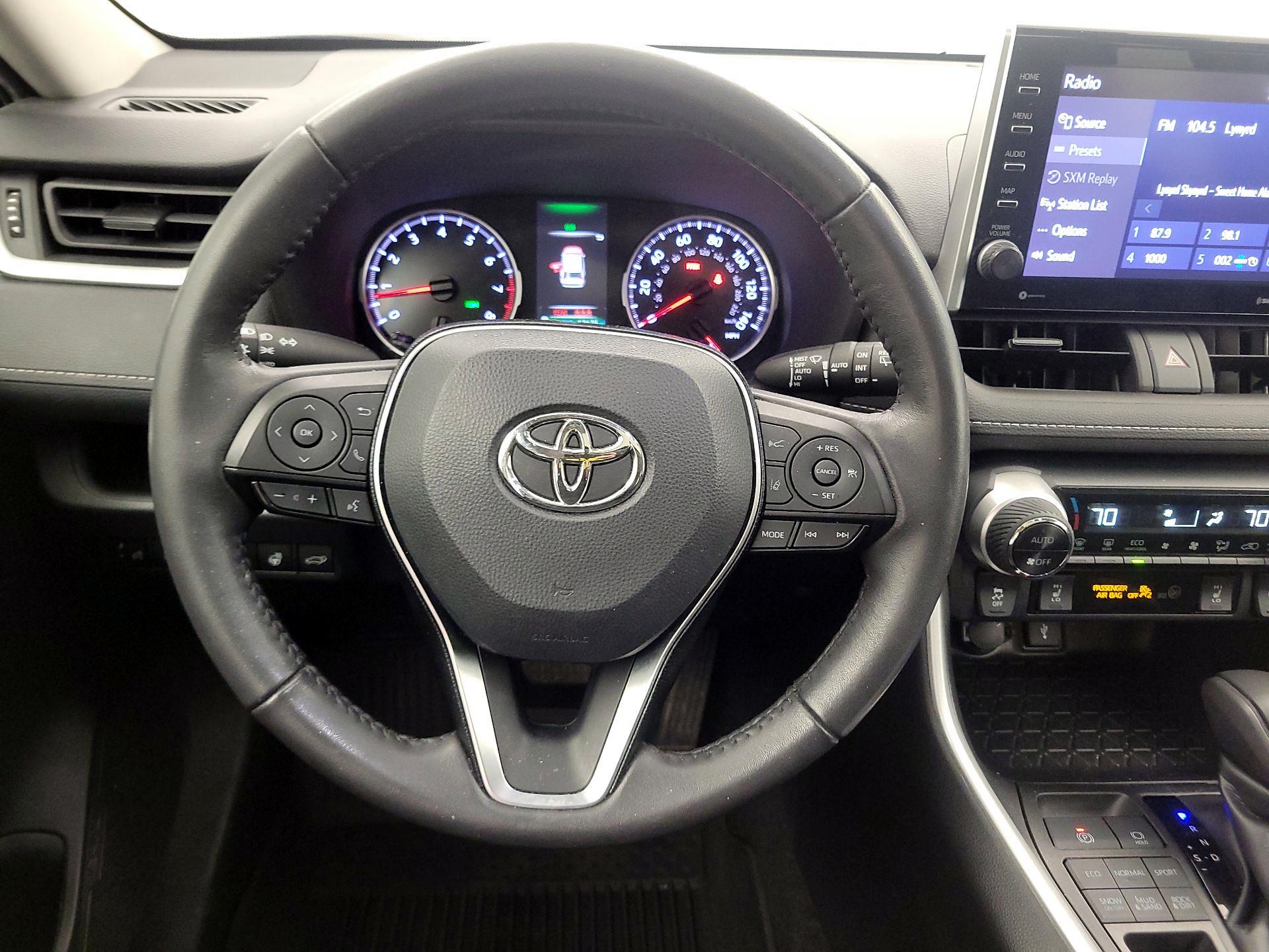 Thumbnail: 2022 Toyota RAV4 - 10