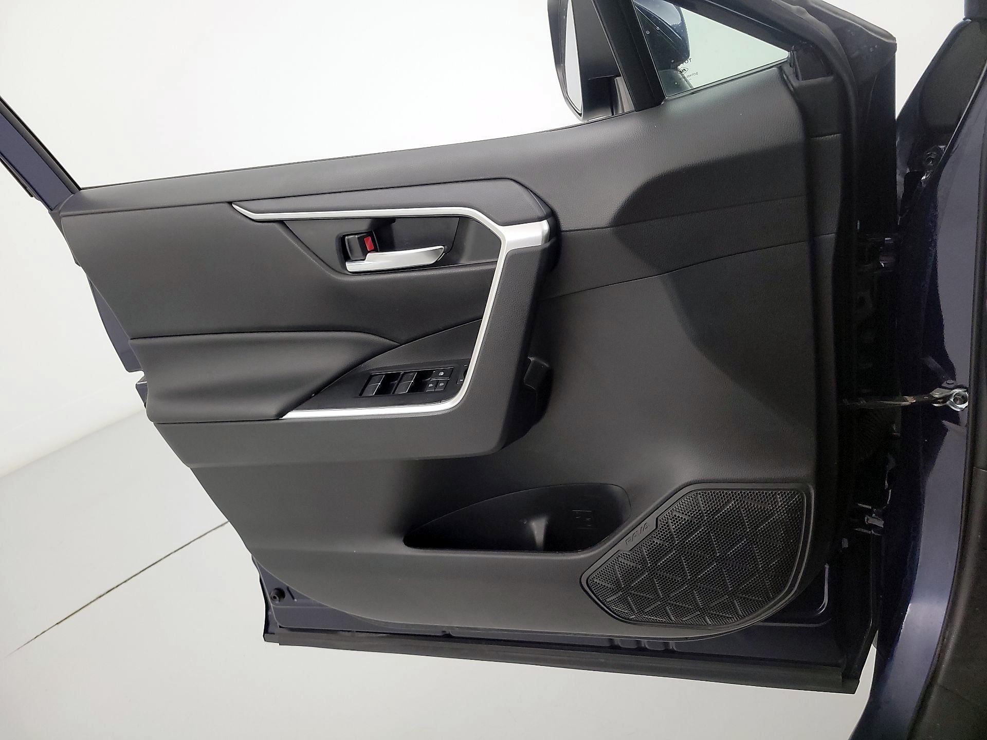Thumbnail: 2022 Toyota RAV4 - 12