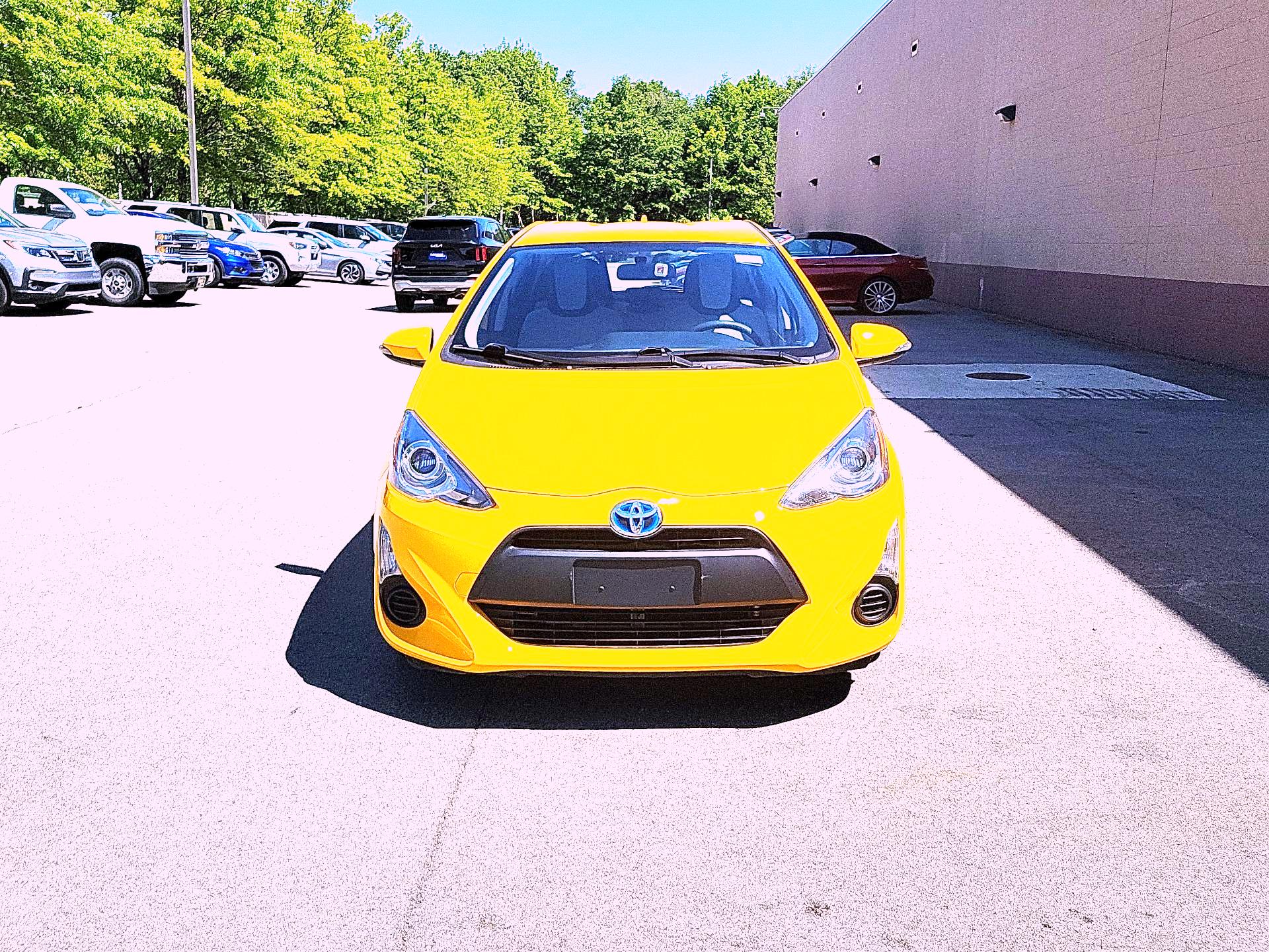 Thumbnail: 2015 Toyota Prius c - 2