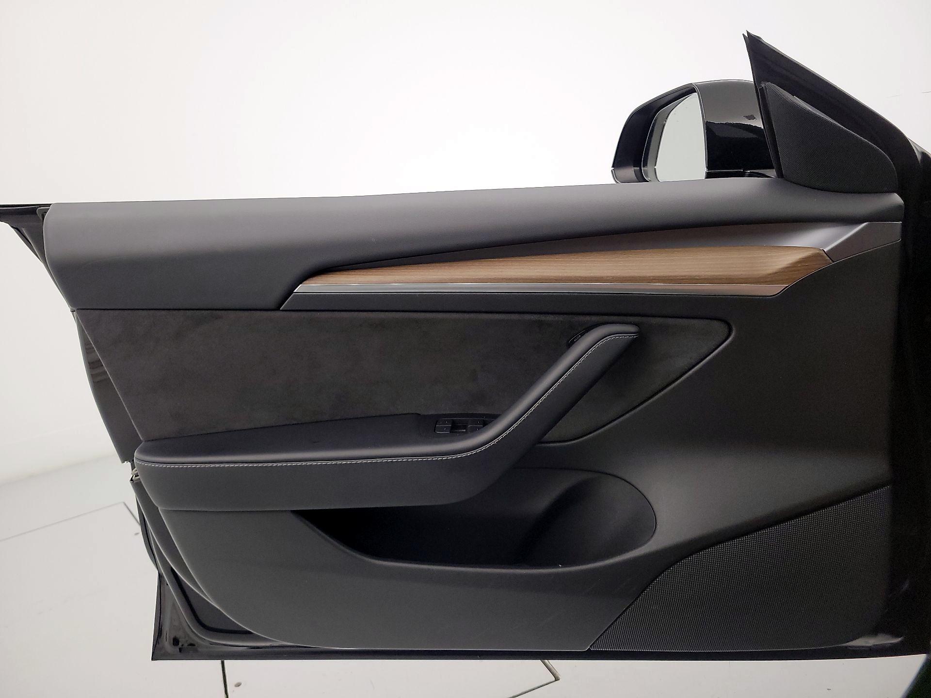 Thumbnail: 2022 Tesla Model 3 - 12