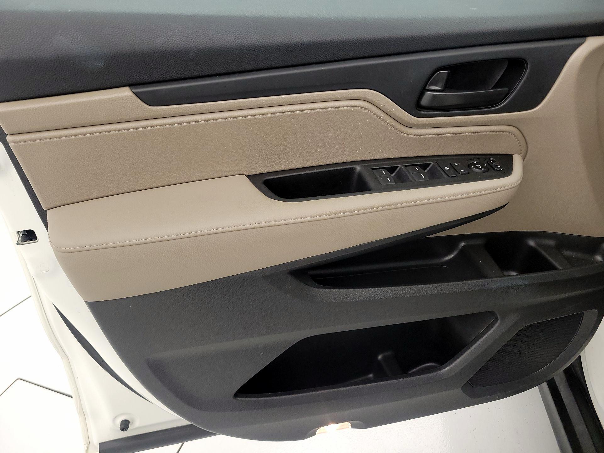 Thumbnail: 2019 Honda Odyssey - 12
