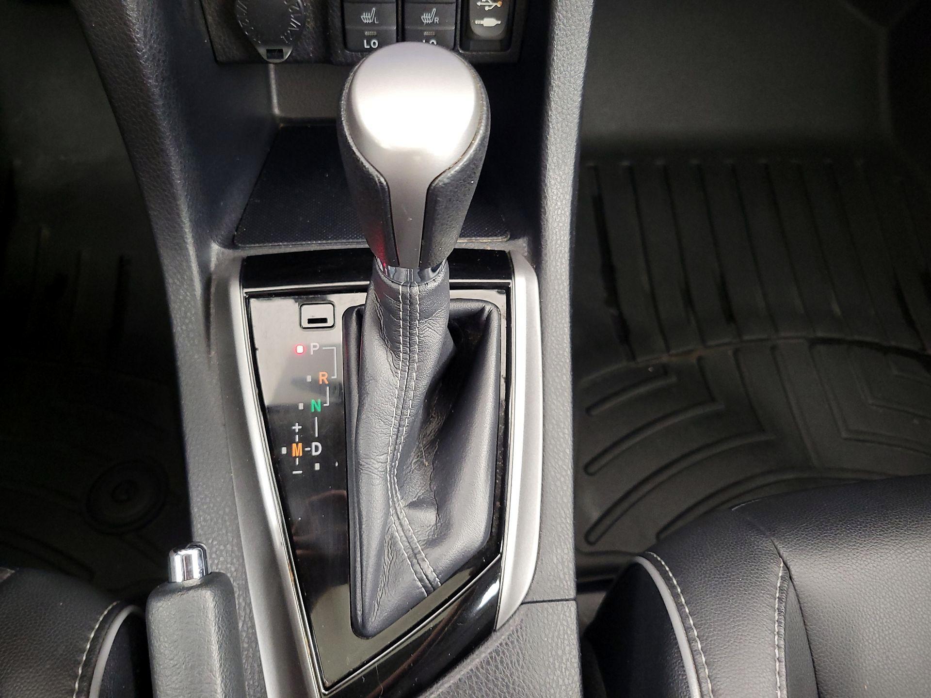 Thumbnail: 2015 Toyota Corolla - 17