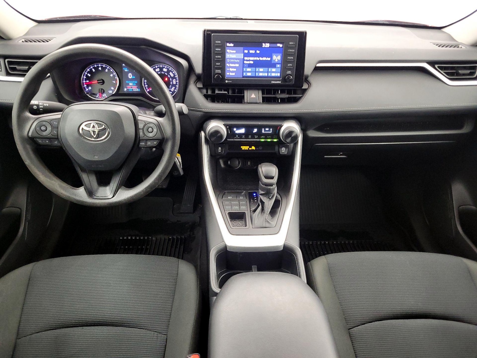 2022 Toyota RAV4 LE - Photo 10