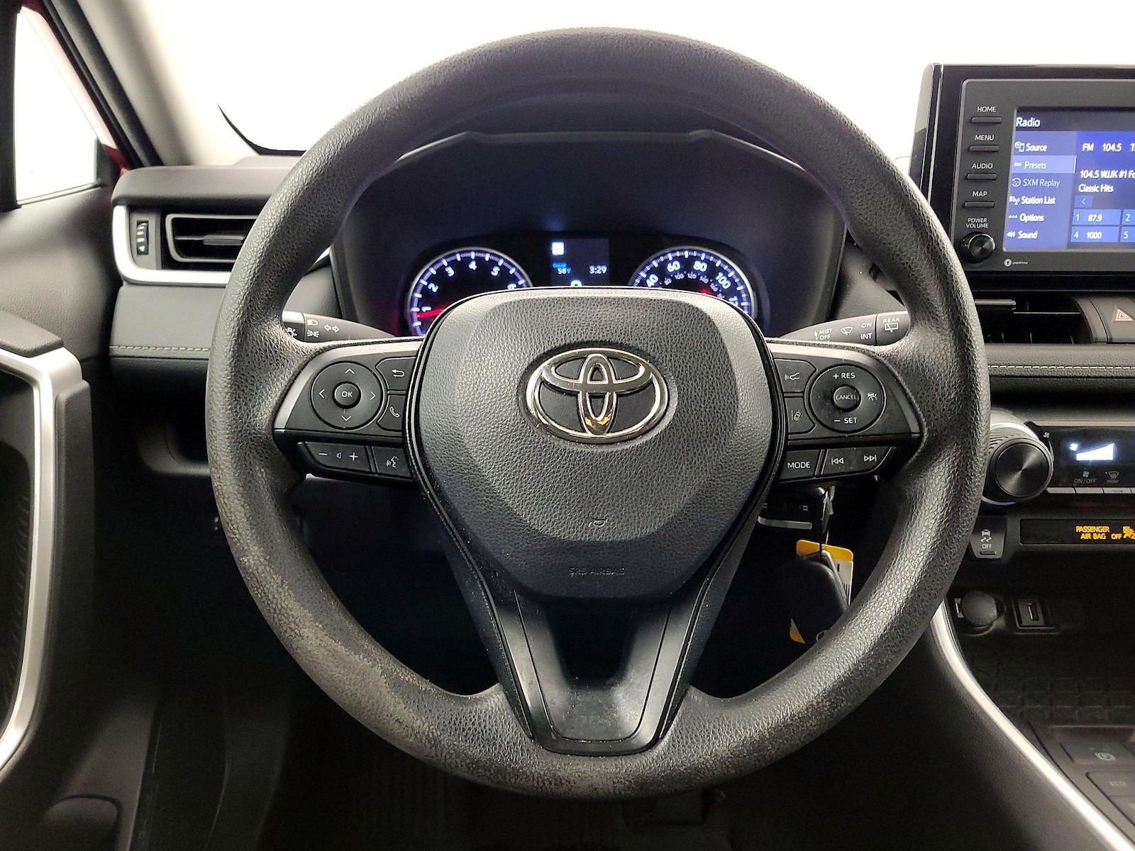 2022 Toyota RAV4 LE - Photo 11