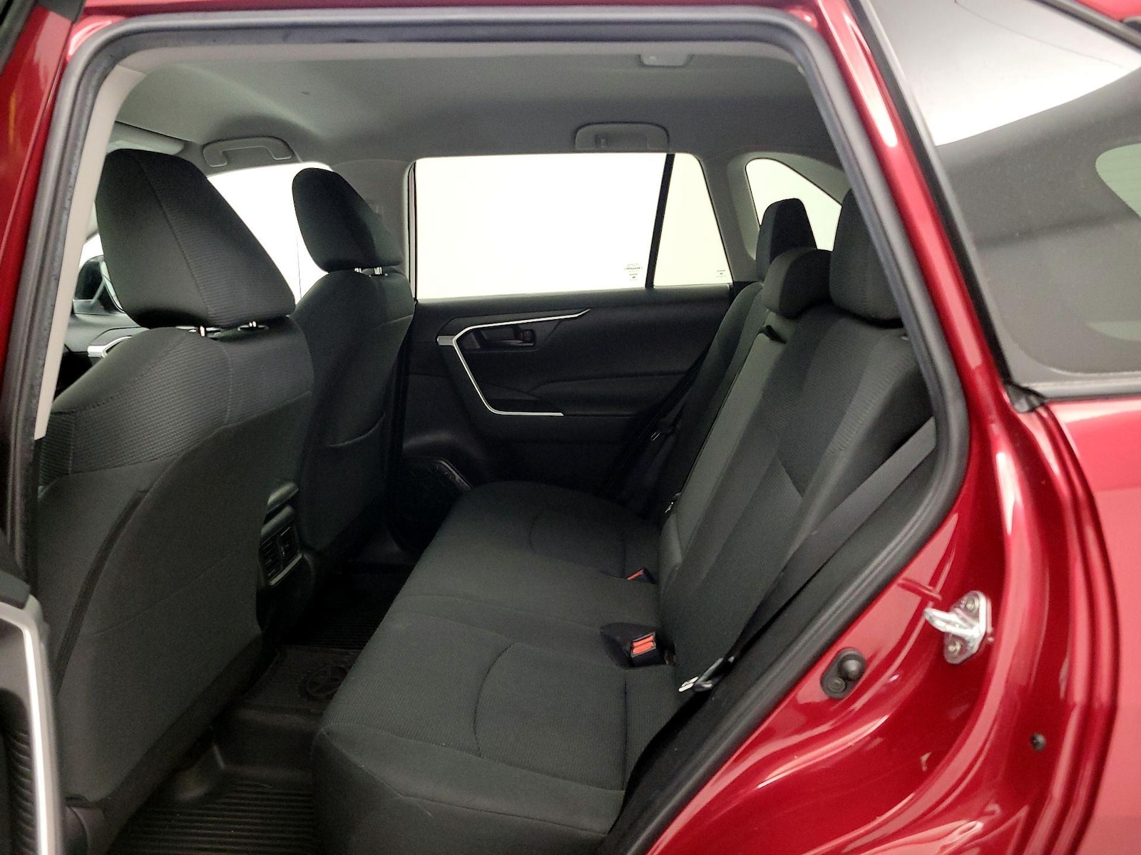 2022 Toyota RAV4 LE - Photo 20