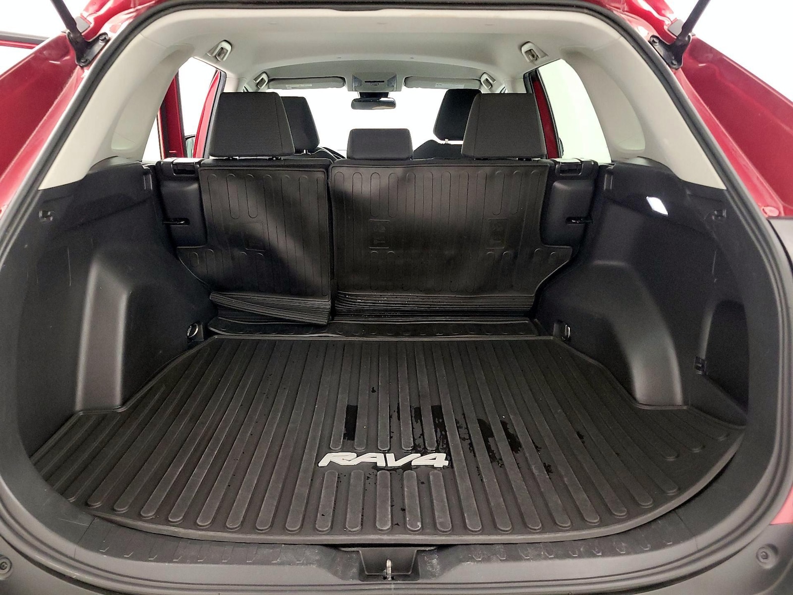 2022 Toyota RAV4 LE - Photo 21