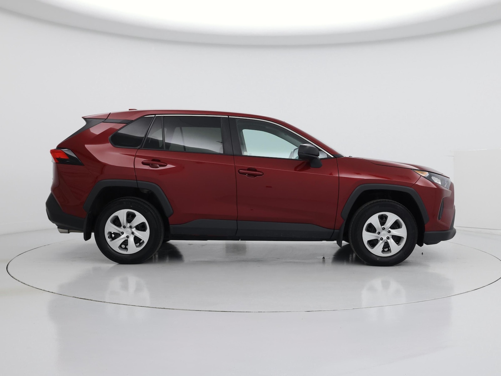 2022 Toyota RAV4 LE - Photo 8