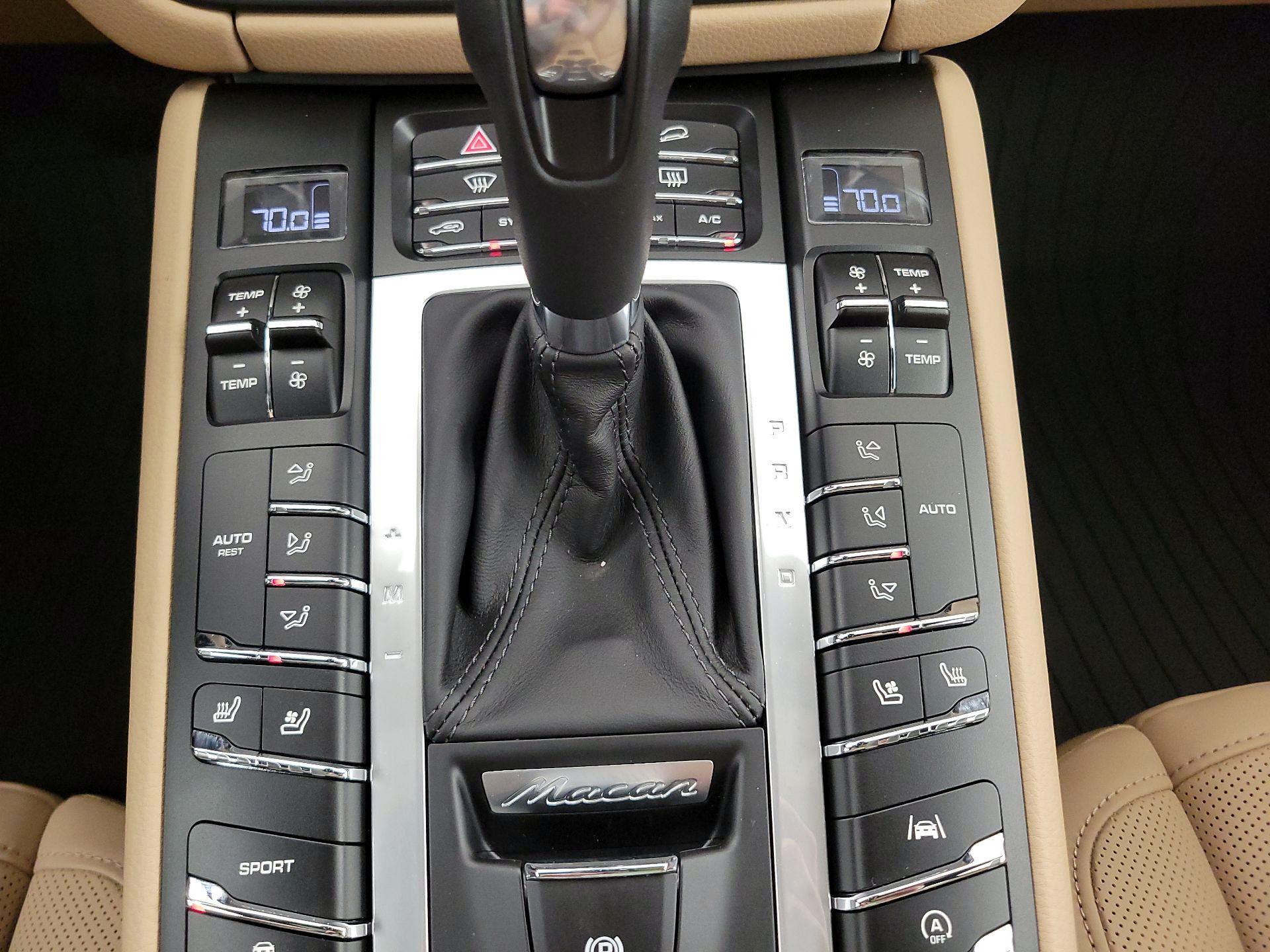 Thumbnail: 2020 Porsche Macan - 17