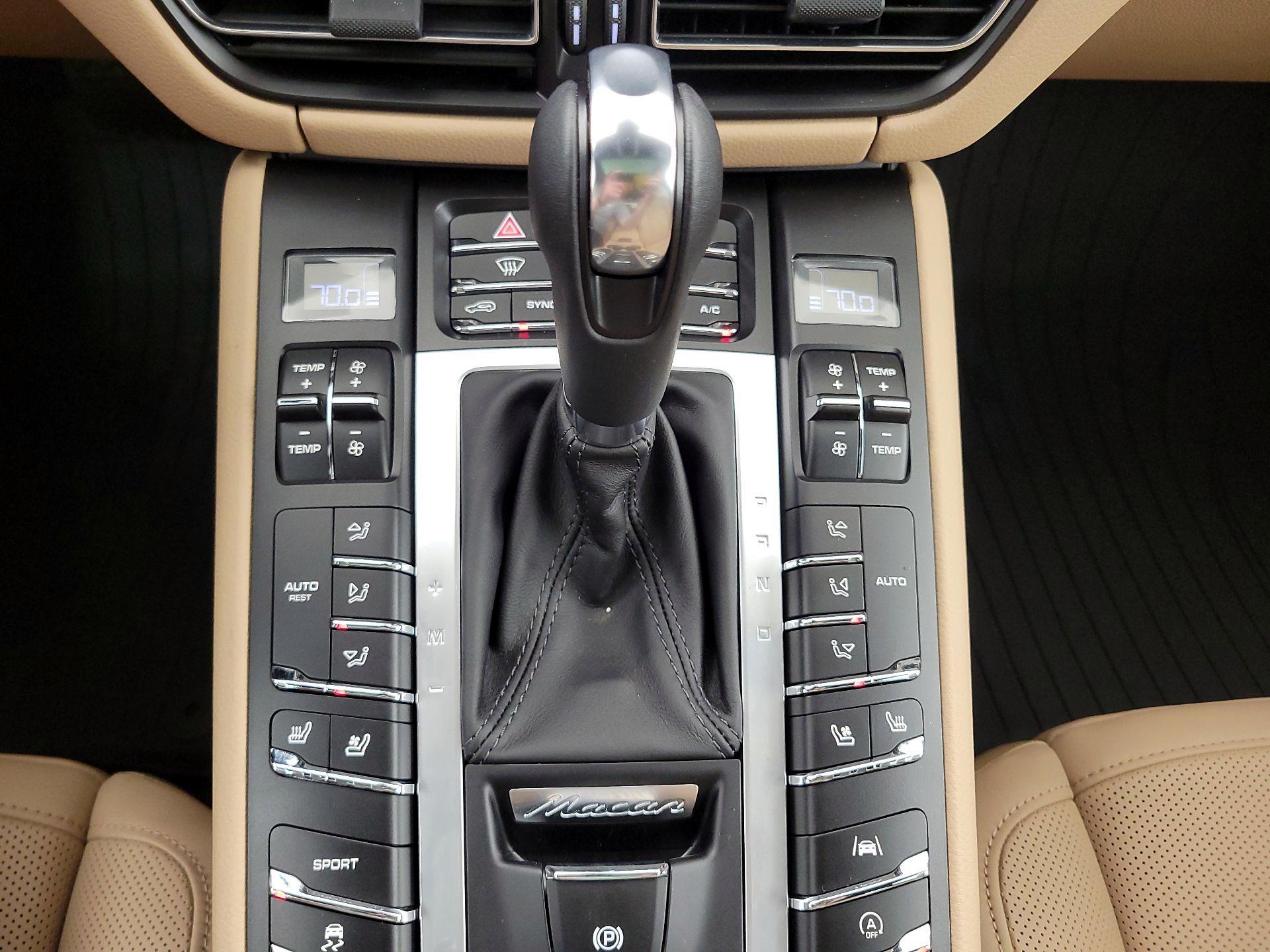 Thumbnail: 2020 Porsche Macan - 18