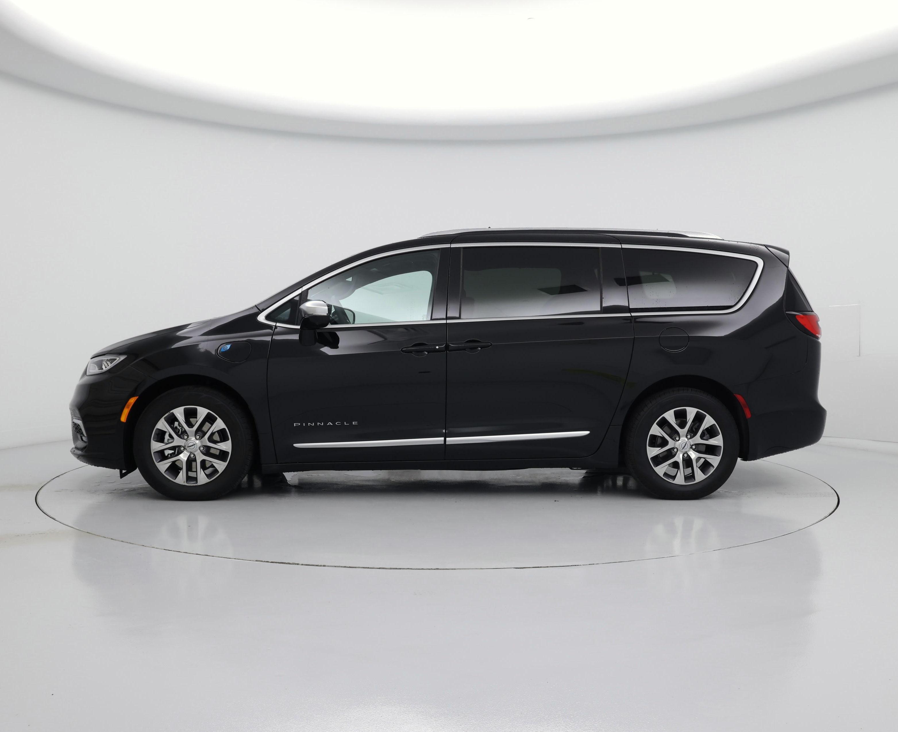 Thumbnail: 2025 Chrysler Pacifica - 3