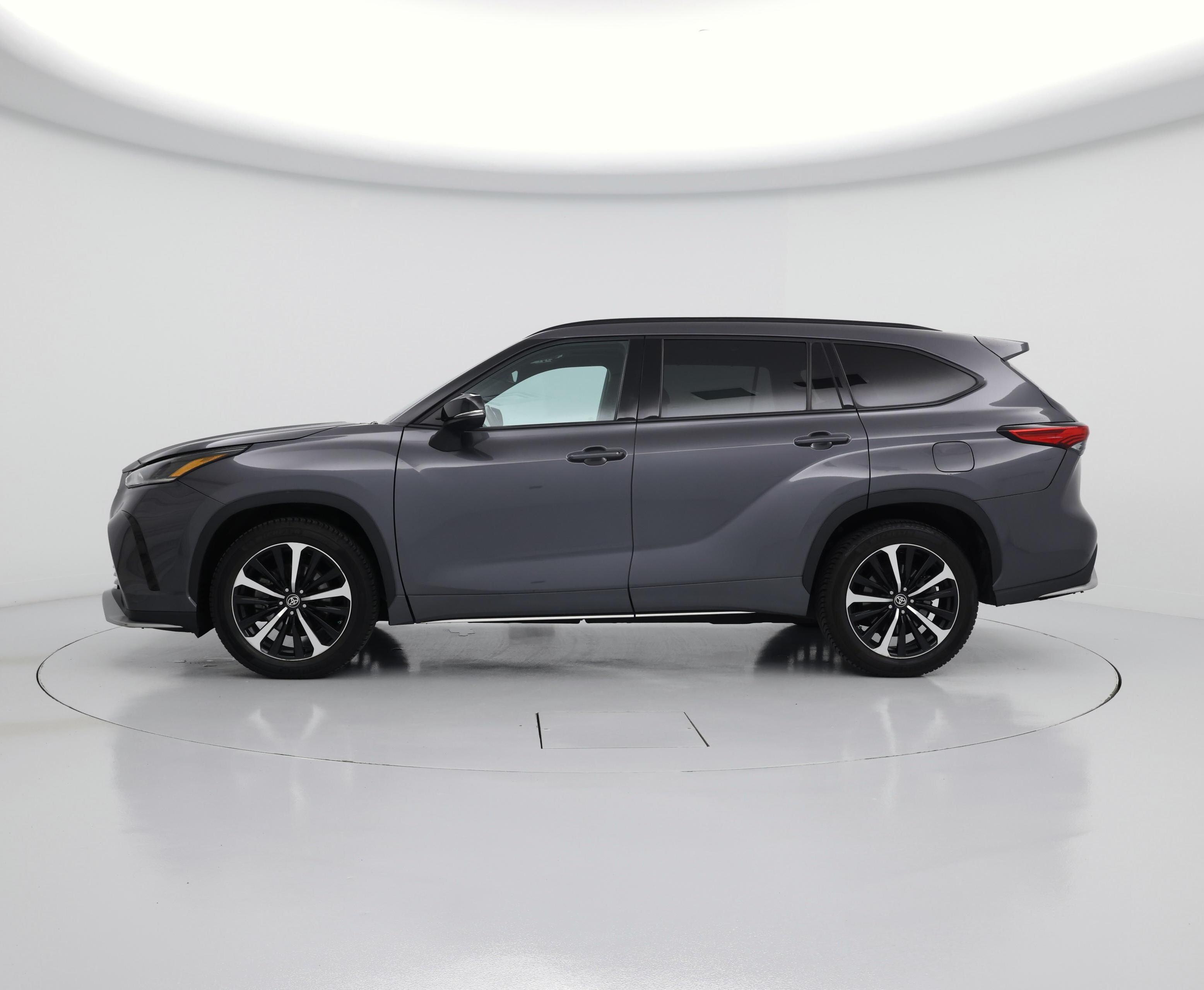 Thumbnail: 2021 Toyota Highlander - 3